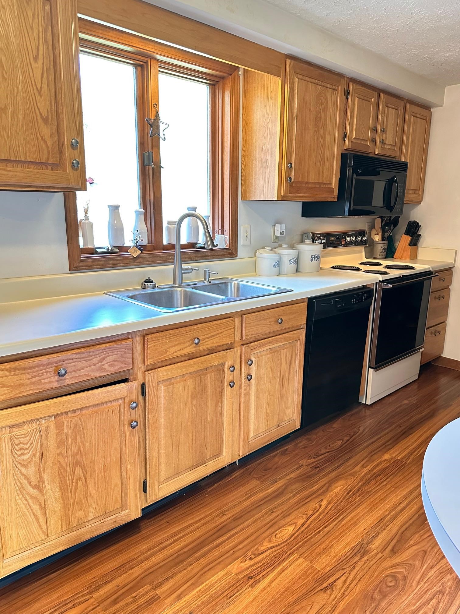 94 Fox Run Rd, Hinsdale, NH 03451