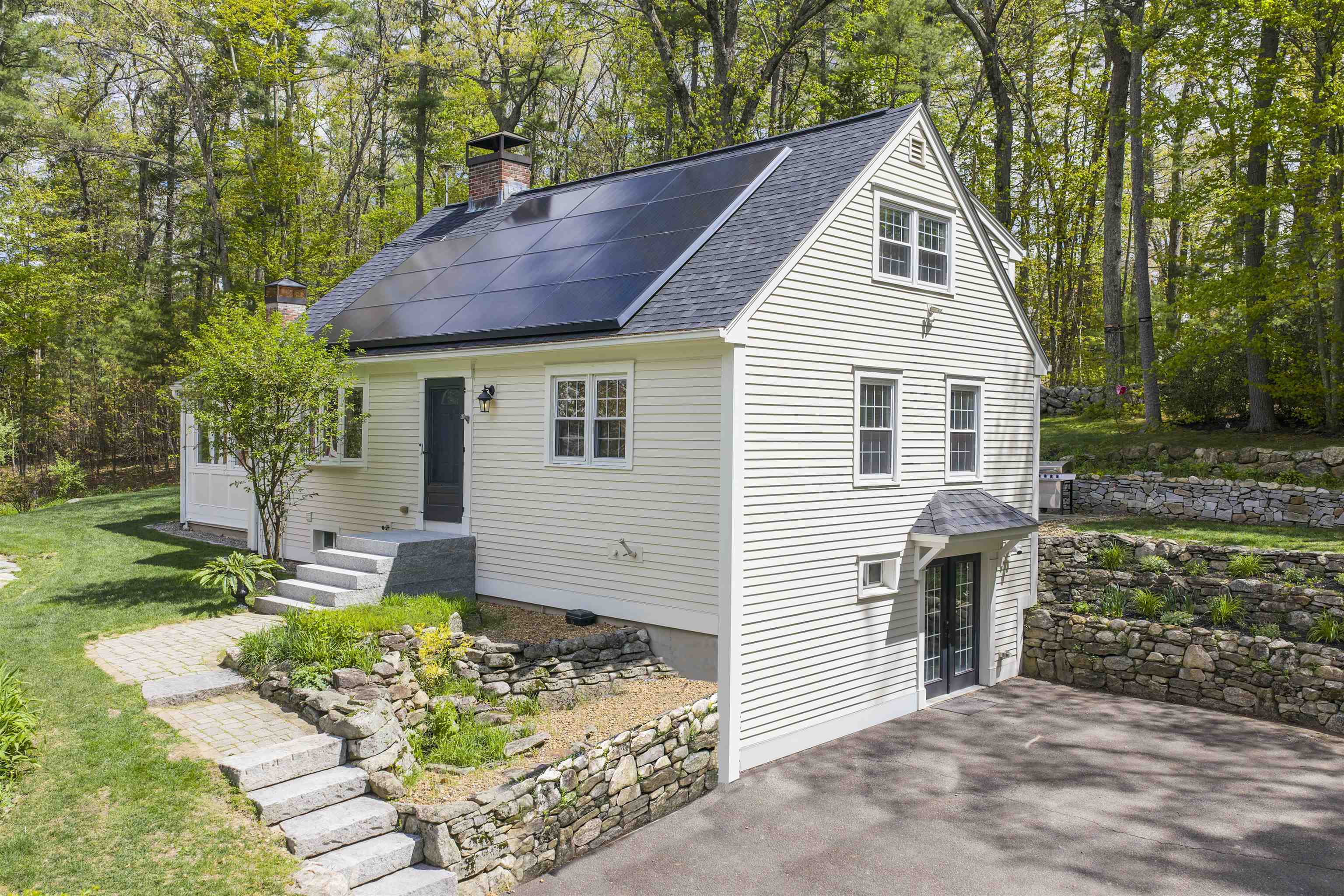 5 N Meadow Rd, Amherst, NH 03031