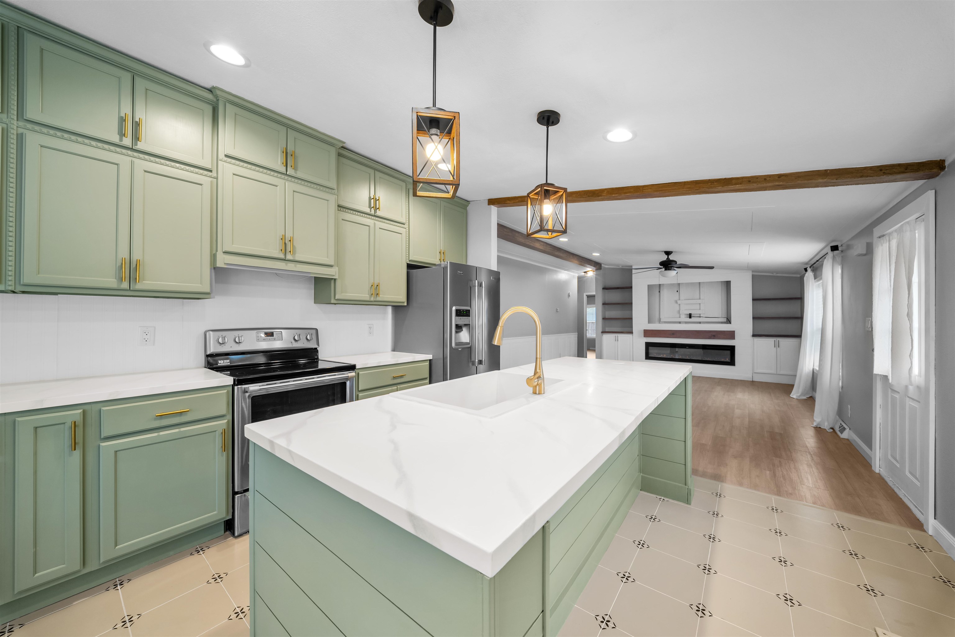 54 Spruce Dr, Farmington, NH 03835