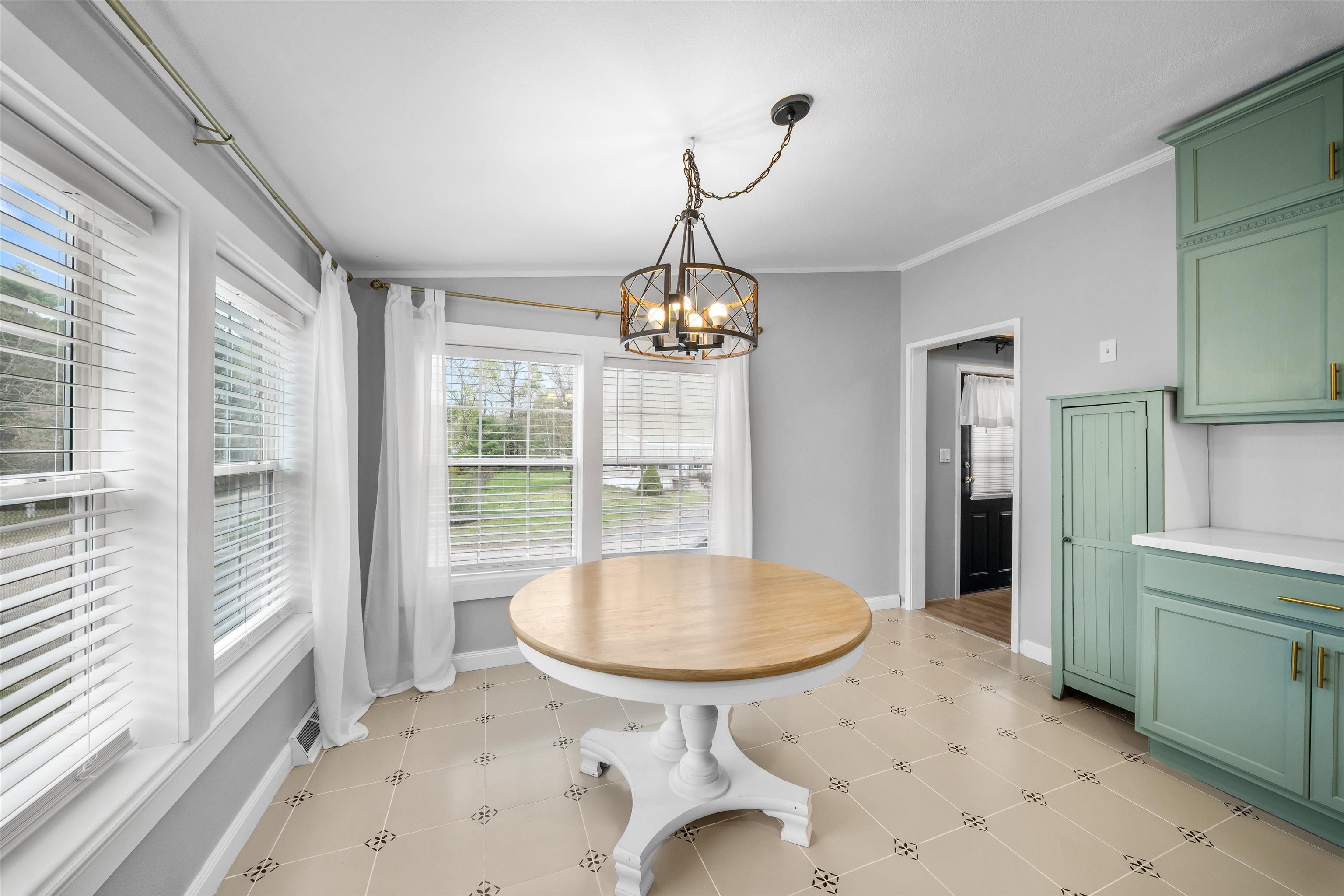 54 Spruce Dr, Farmington, NH 03835