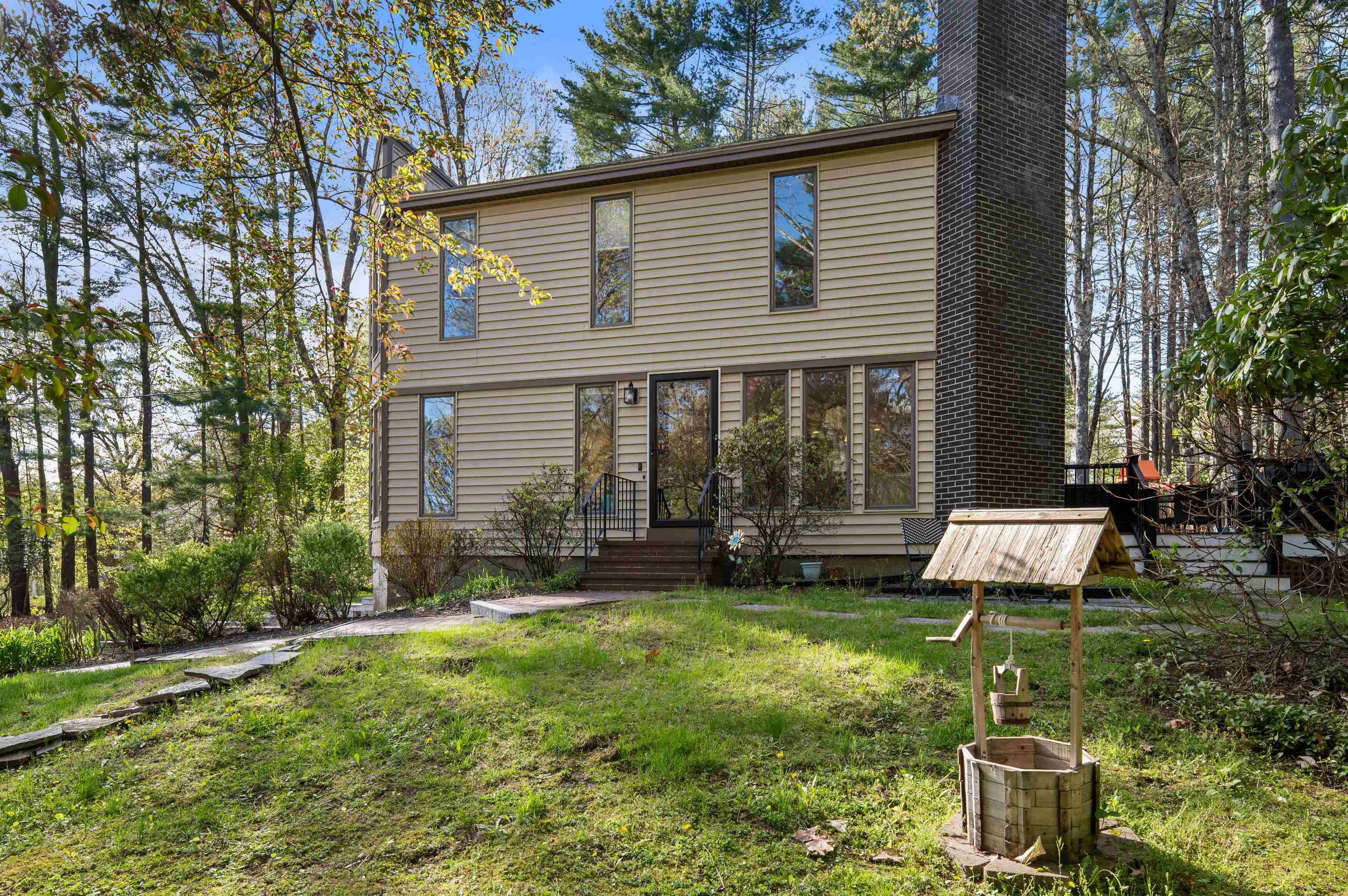 9 Garrison Ln, Madbury, NH 03823