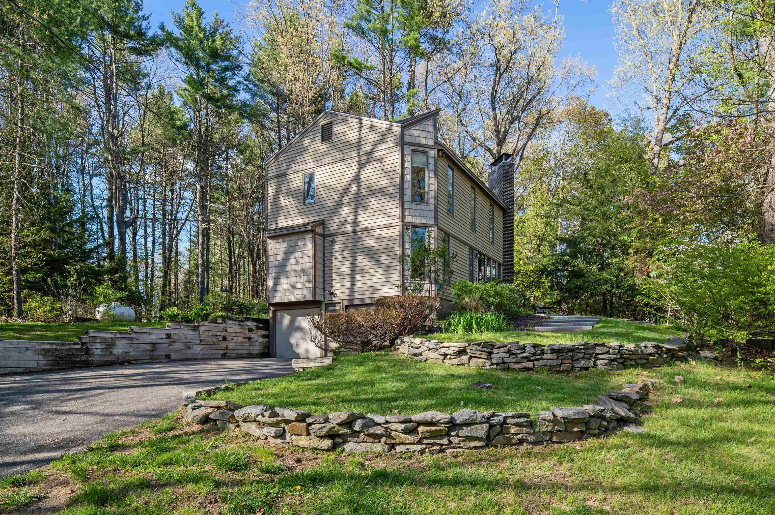 9 Garrison Ln, Madbury, NH 03823