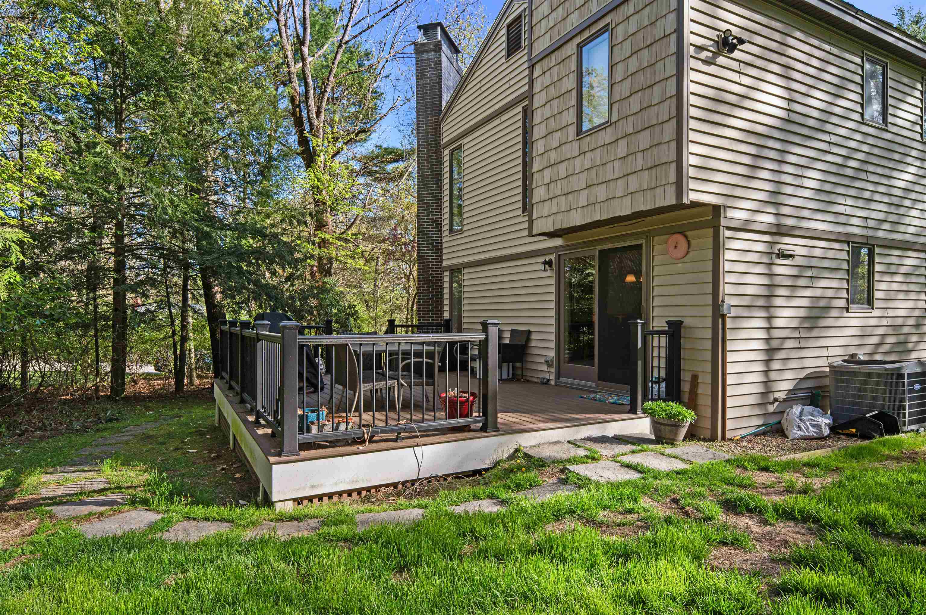 9 Garrison Ln, Madbury, NH 03823