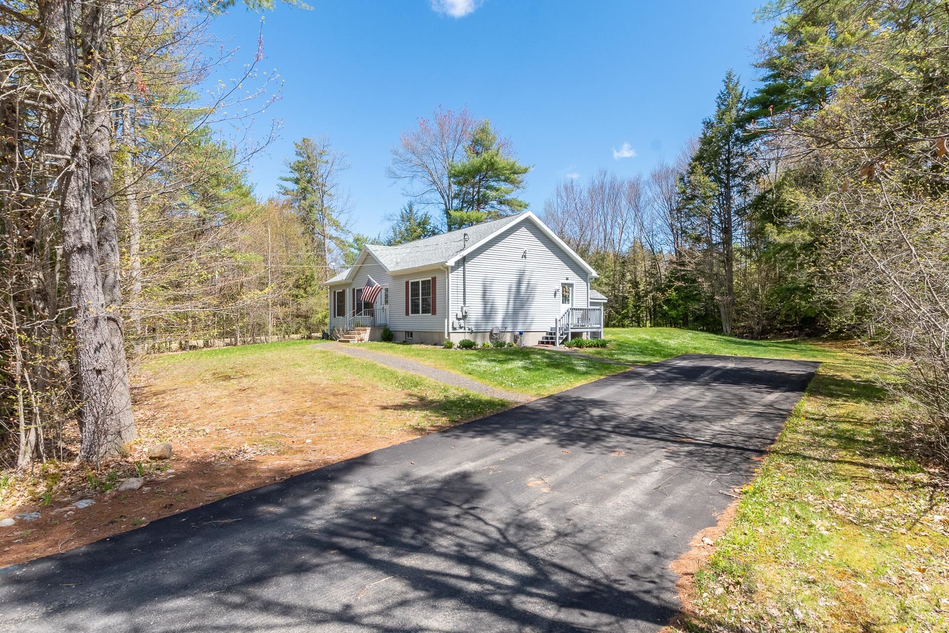 39 Winwood Dr, Barnstead, NH 03225