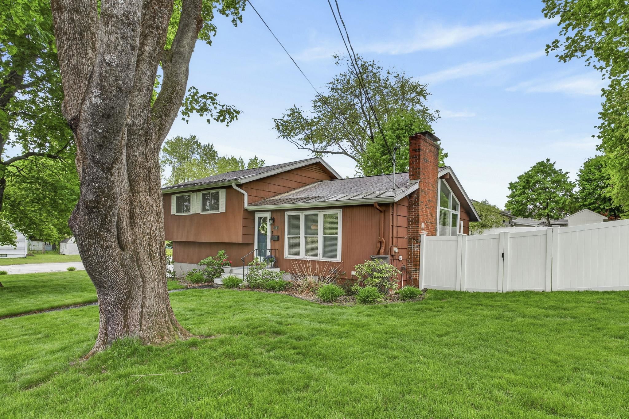 130 Colgate Rd, Nashua, NH 03064