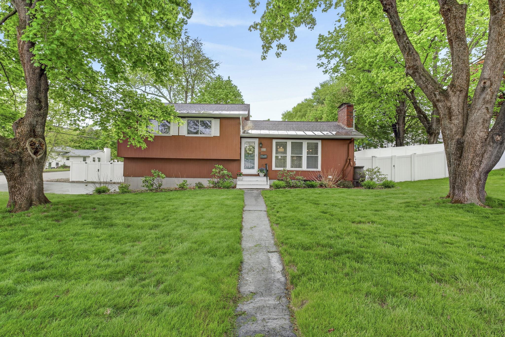 130 Colgate Rd, Nashua, NH 03064