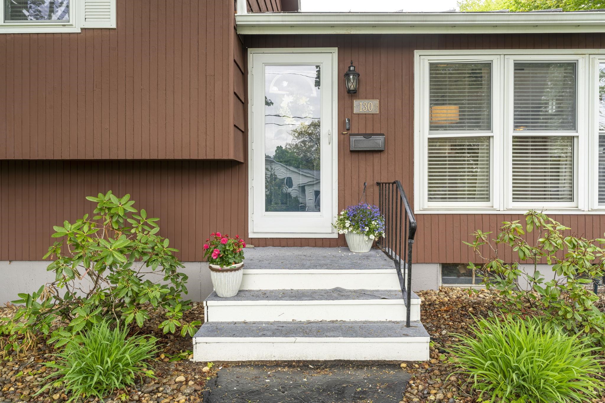 130 Colgate Rd, Nashua, NH 03064
