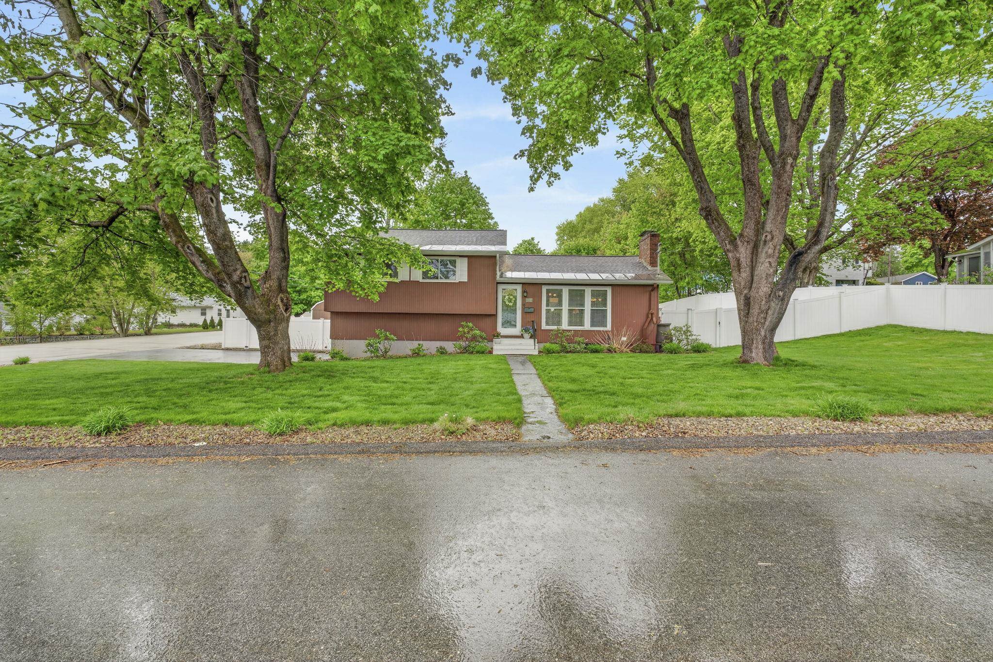 130 Colgate Rd, Nashua, NH 03064