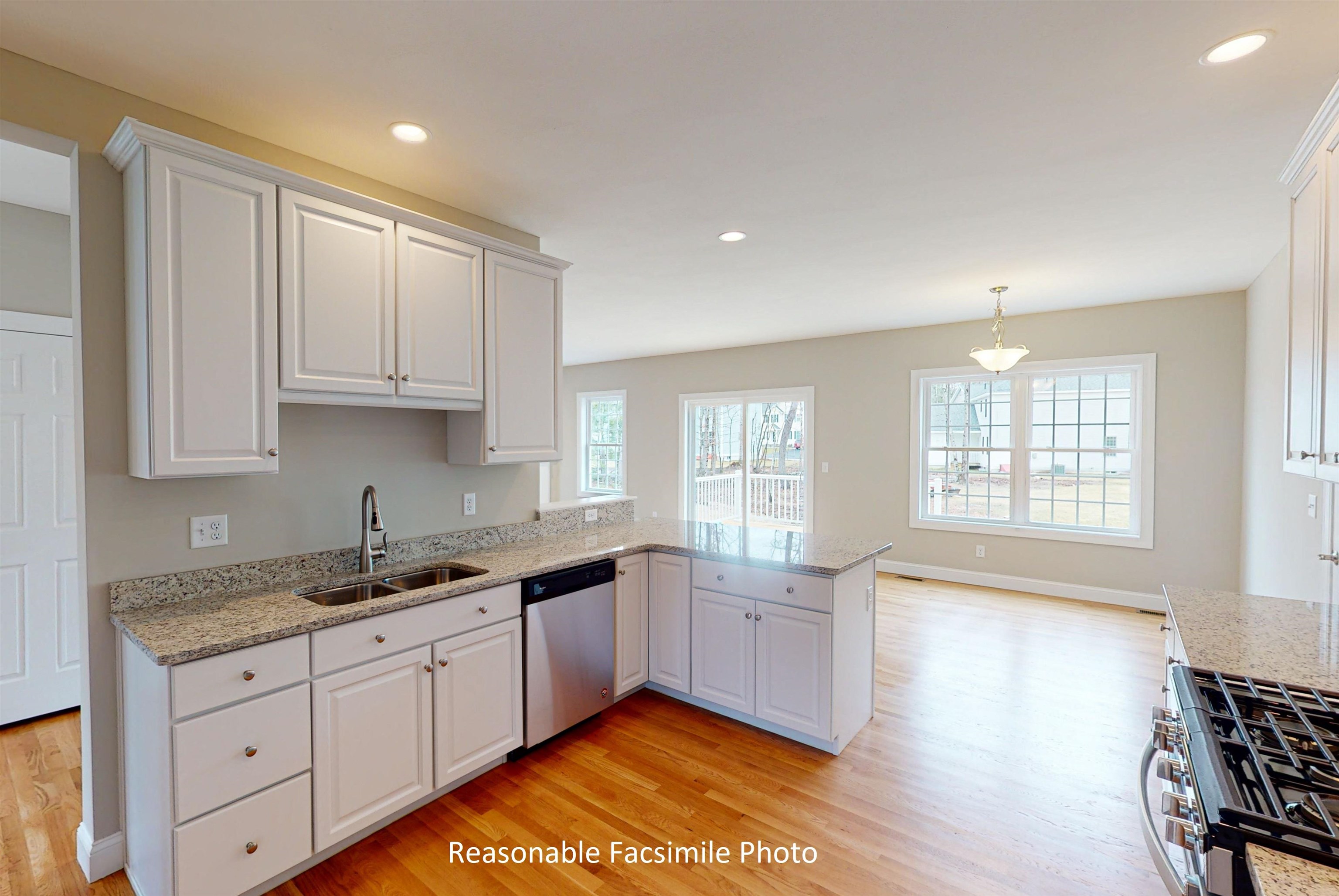 105 Lantern Dr, Sandown, NH 03873
