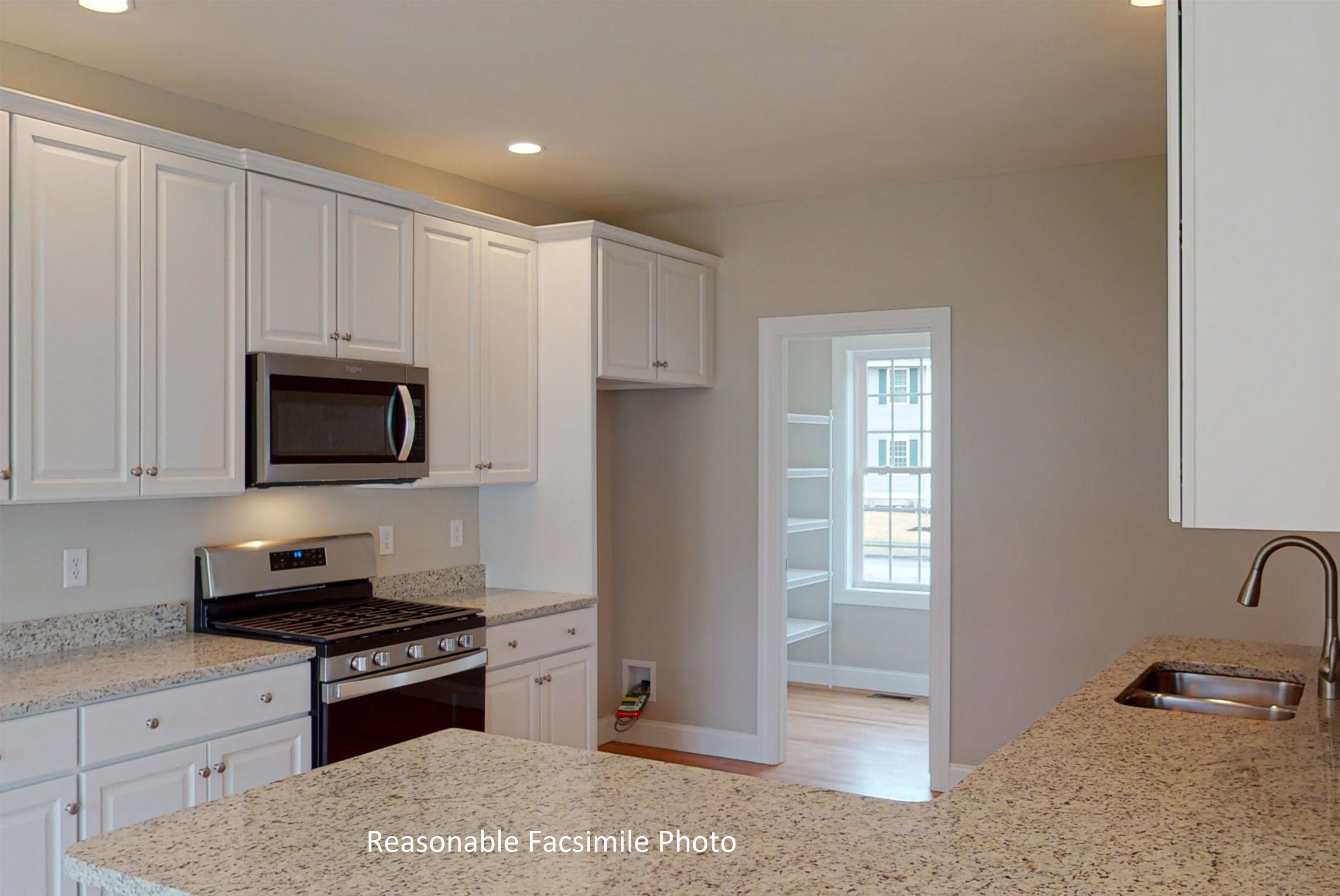 105 Lantern Dr, Sandown, NH 03873
