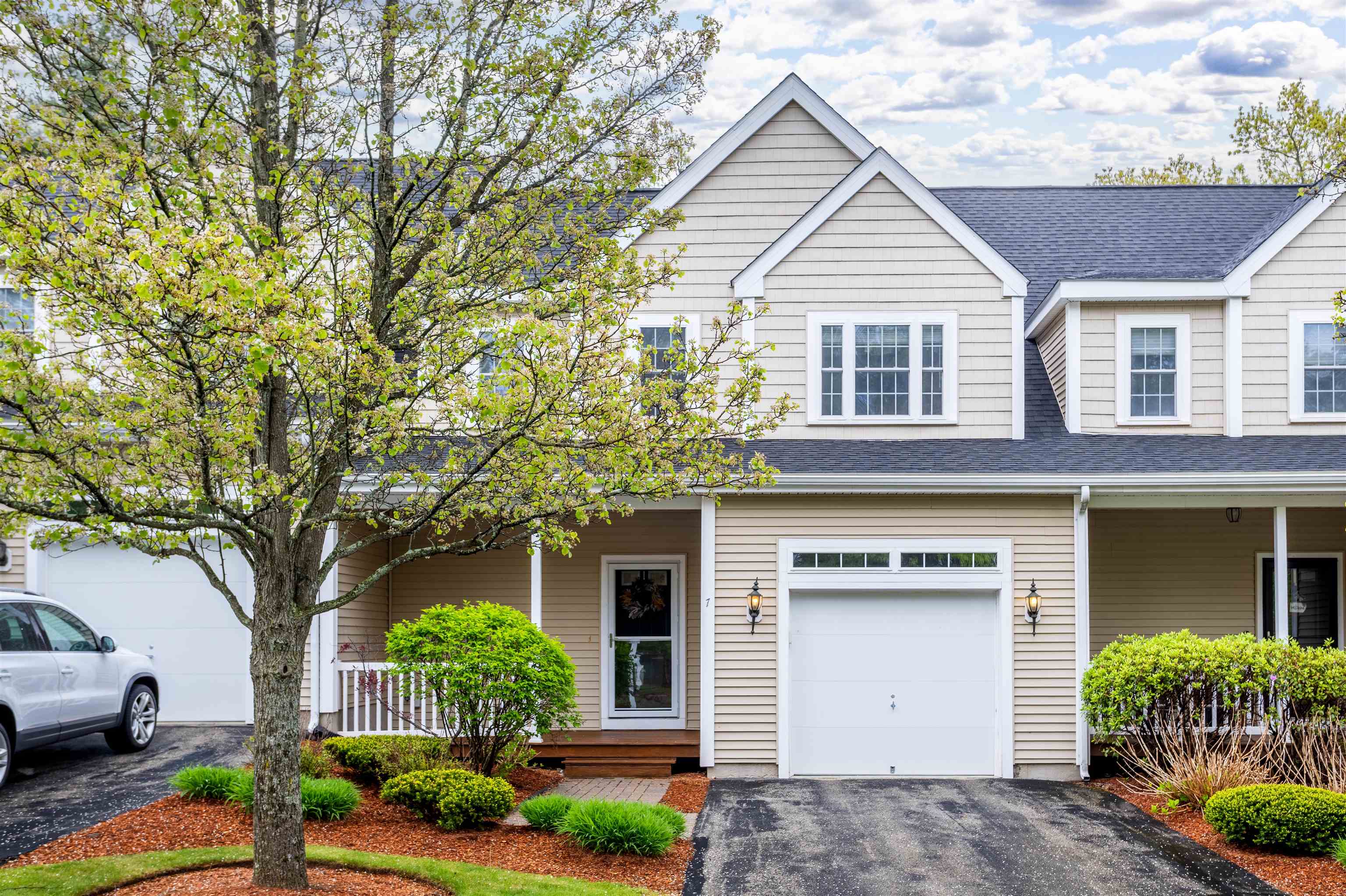 7 Augustus Cir, Merrimack, NH 03054