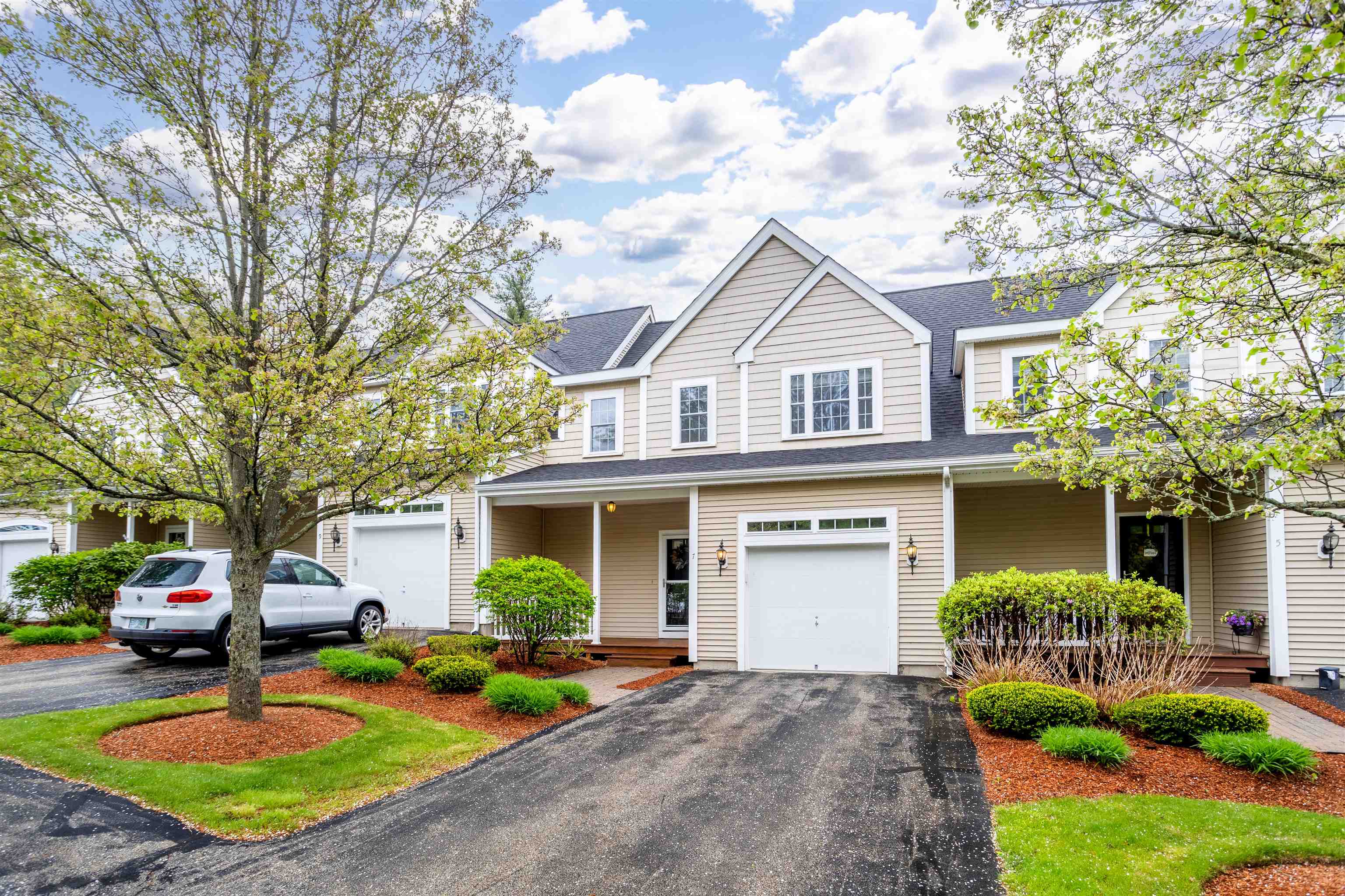 7 Augustus Cir, Merrimack, NH 03054