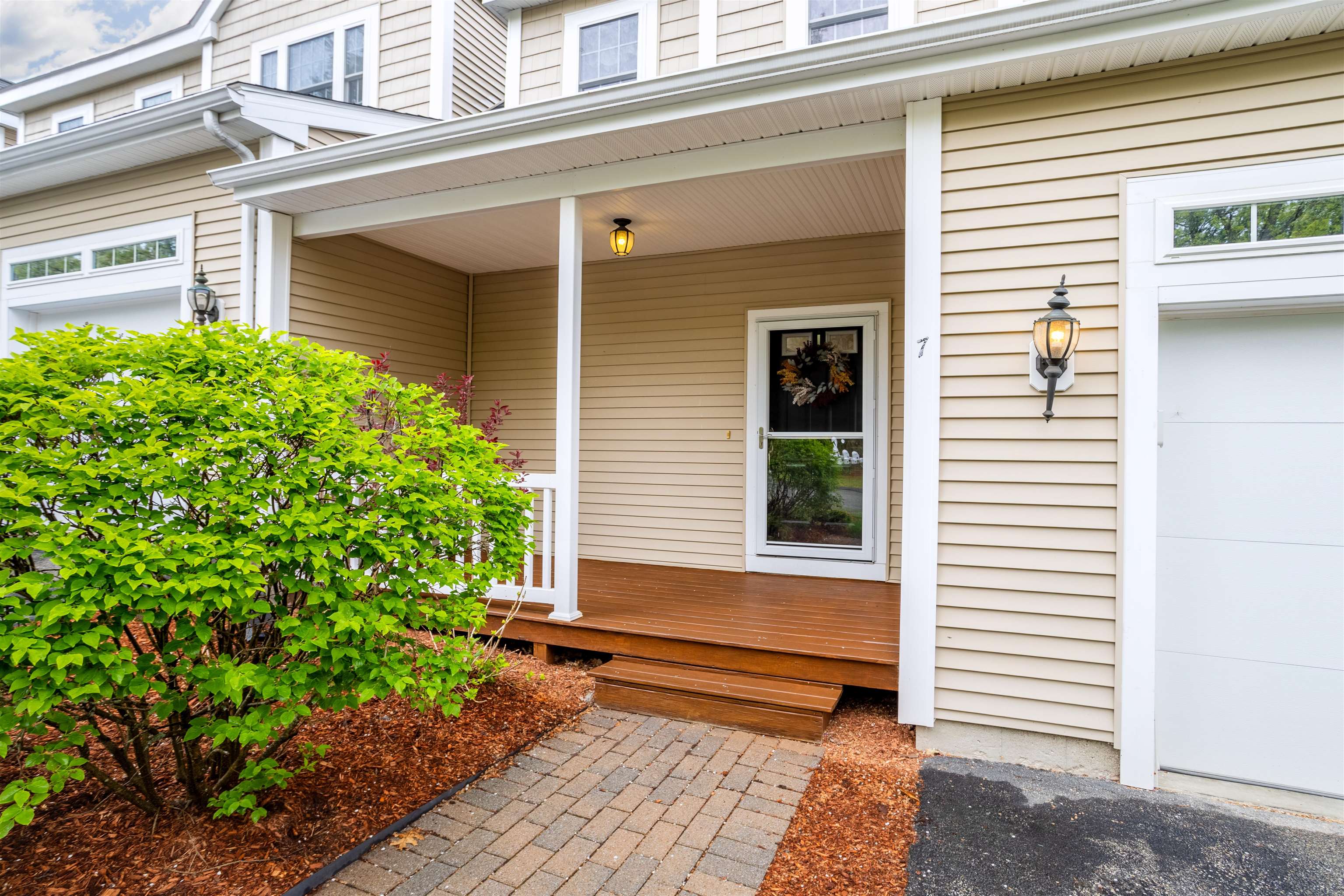 7 Augustus Cir, Merrimack, NH 03054