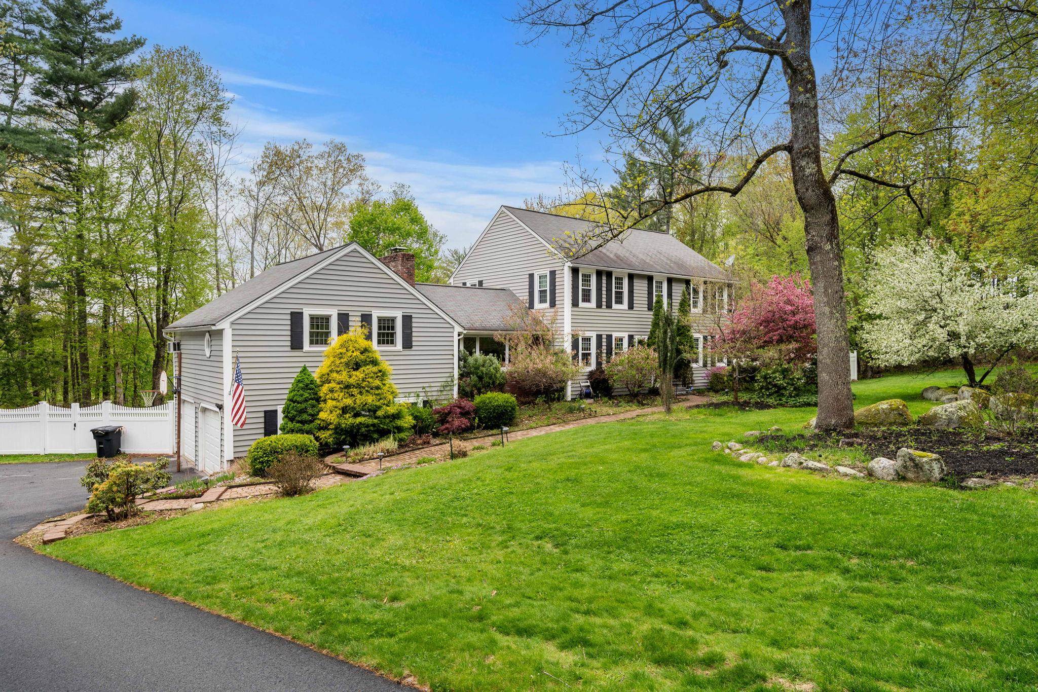 13 Birchwood Cir, Bedford, NH 03110