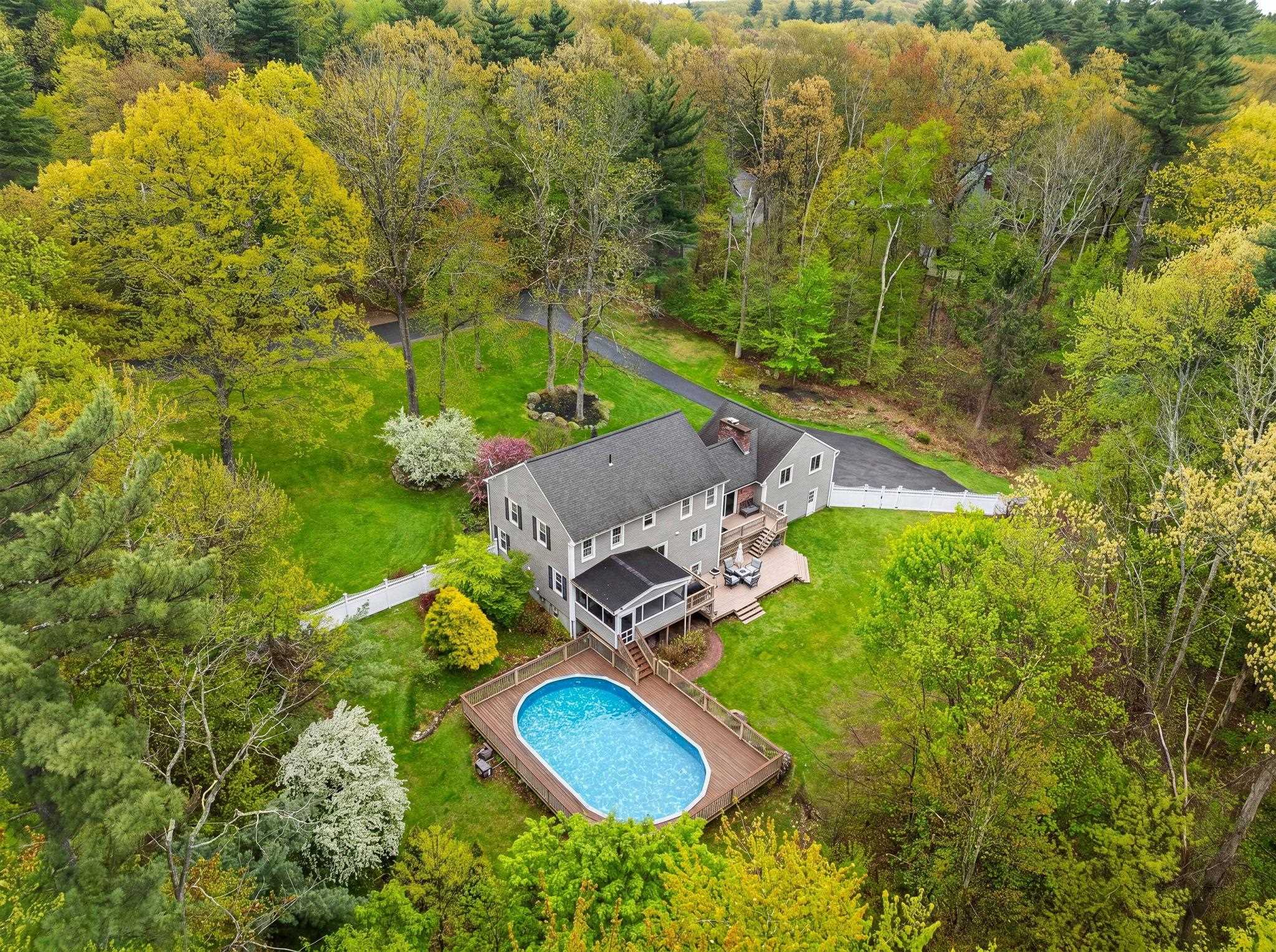 13 Birchwood Cir, Bedford, NH 03110