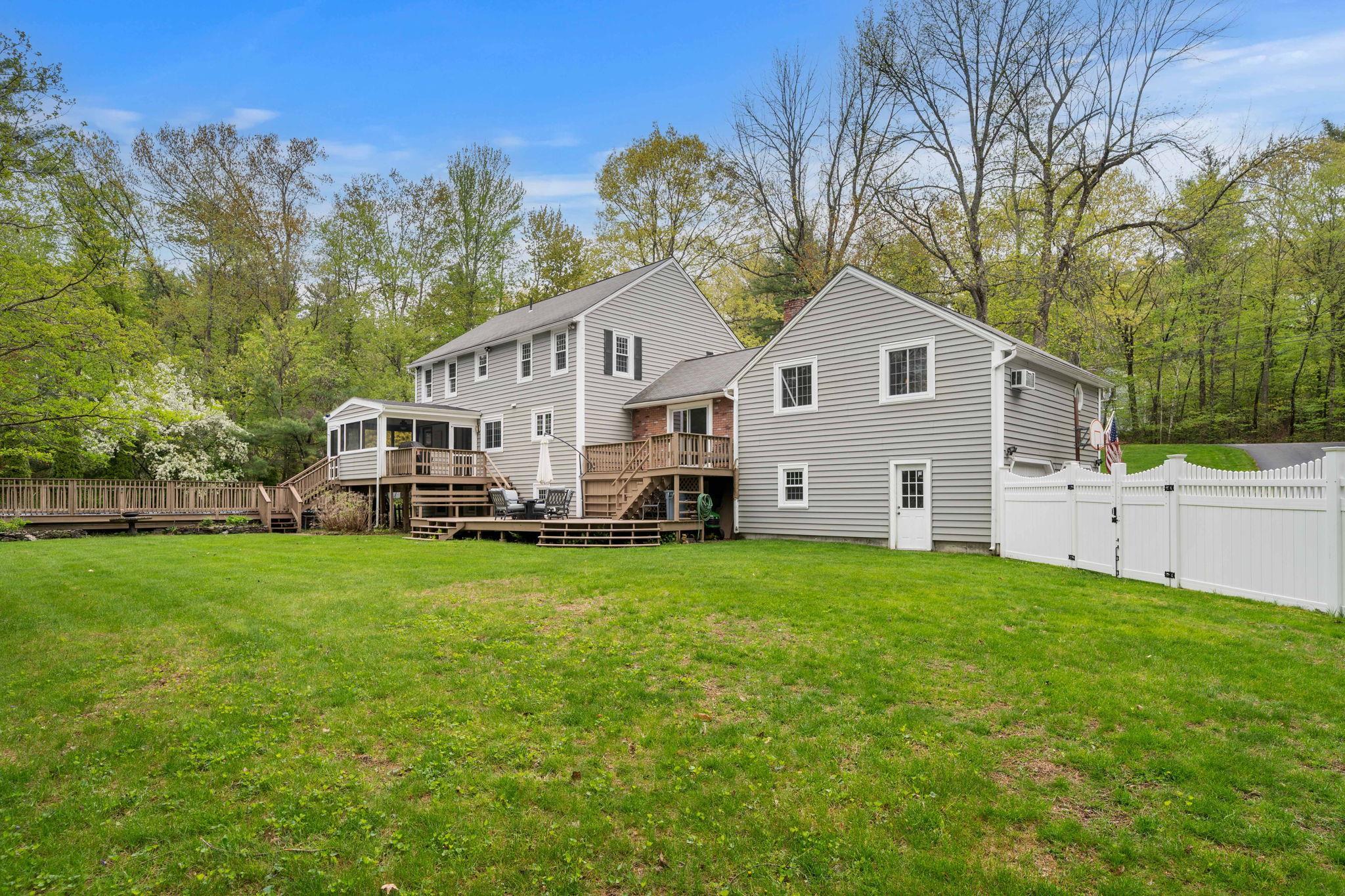 13 Birchwood Cir, Bedford, NH 03110