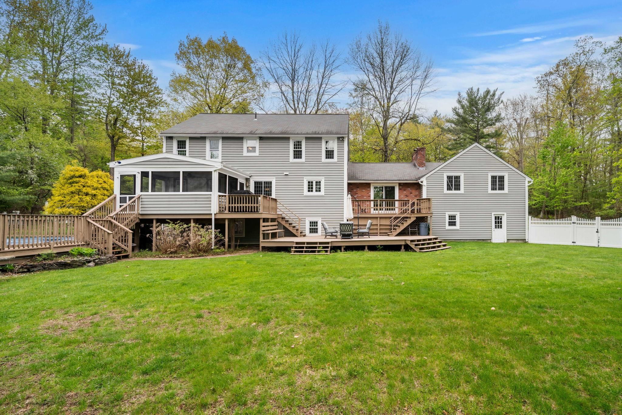 13 Birchwood Cir, Bedford, NH 03110
