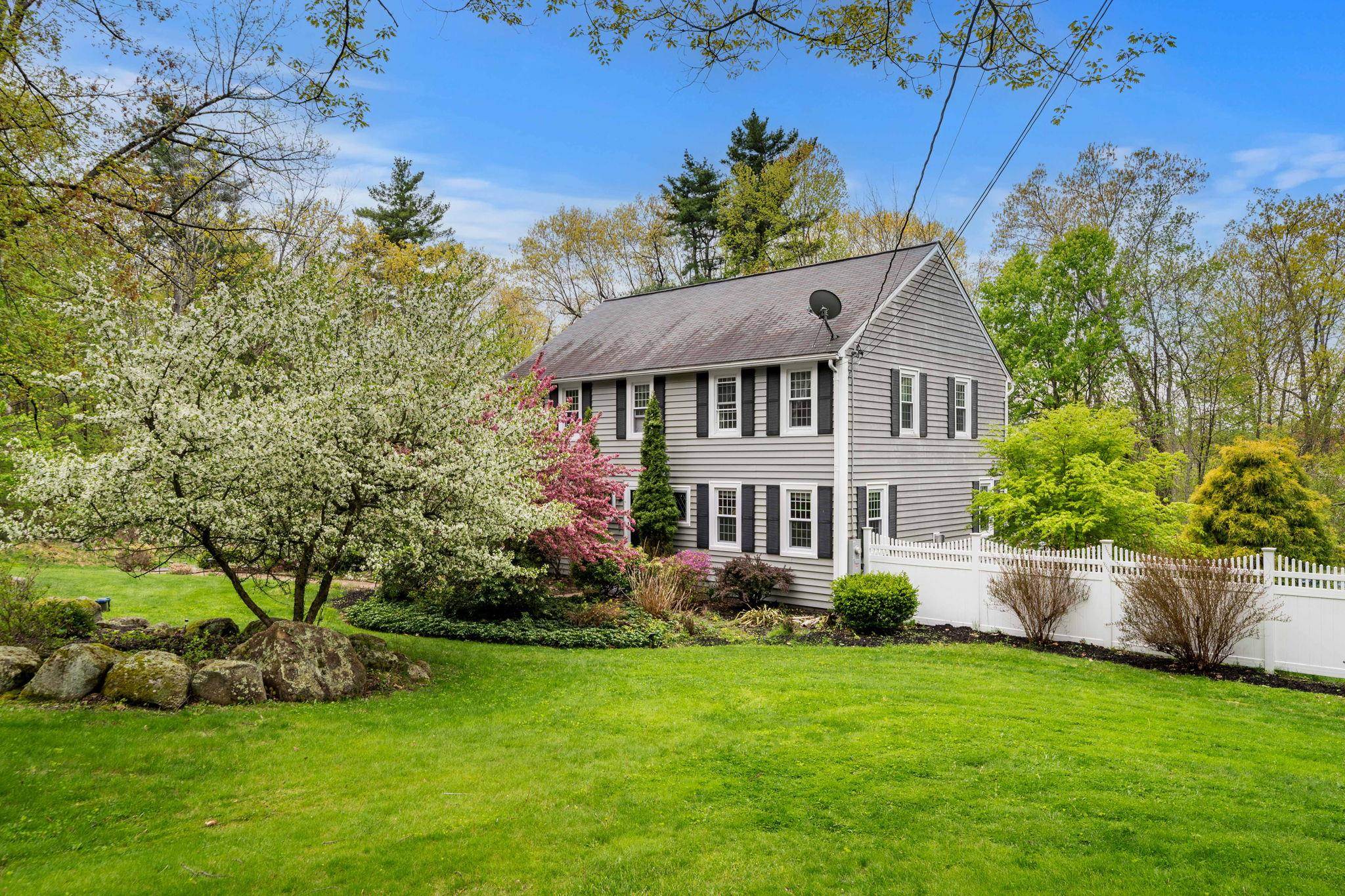 13 Birchwood Cir, Bedford, NH 03110