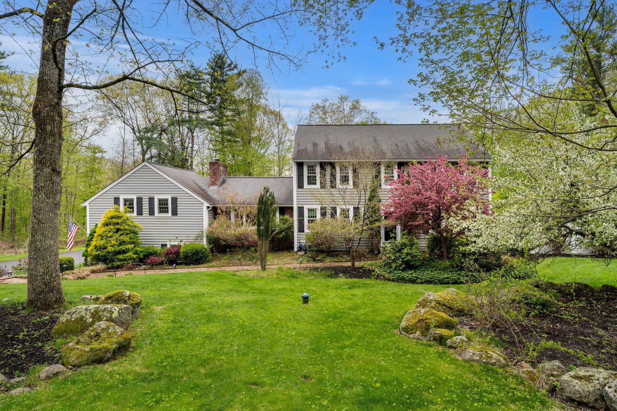 13 Birchwood Cir, Bedford, NH 03110