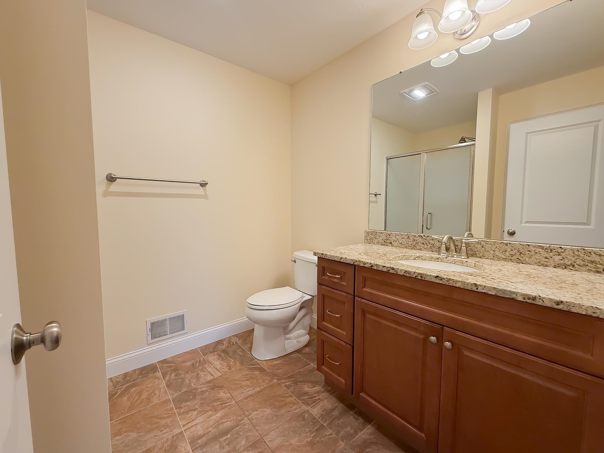 5 Sunset Ln #B, Brentwood, NH 03833