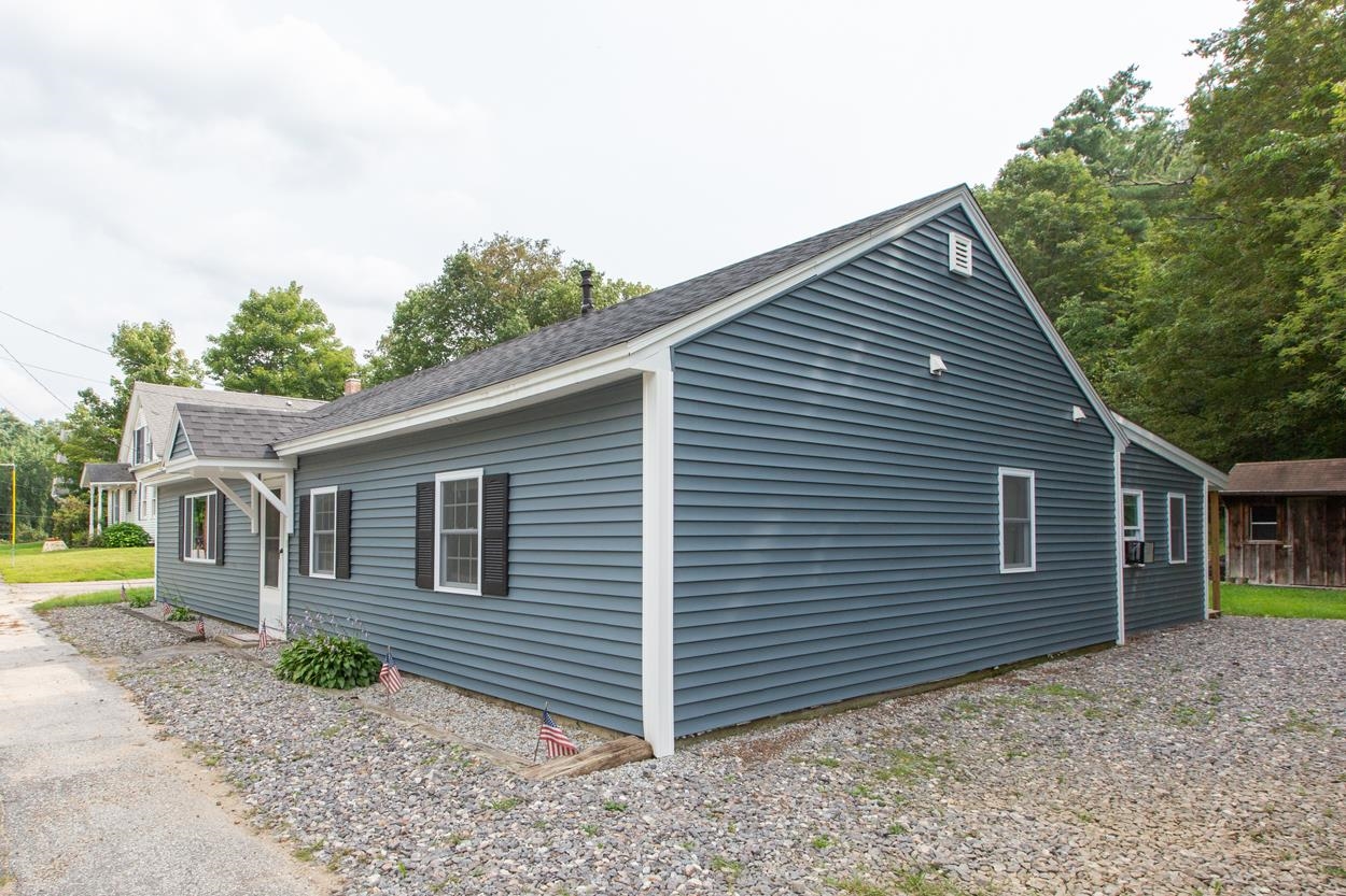 31 Church St, Tilton, NH 03276