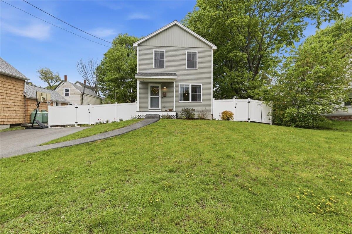 60 Pine St, Rochester, NH 03867