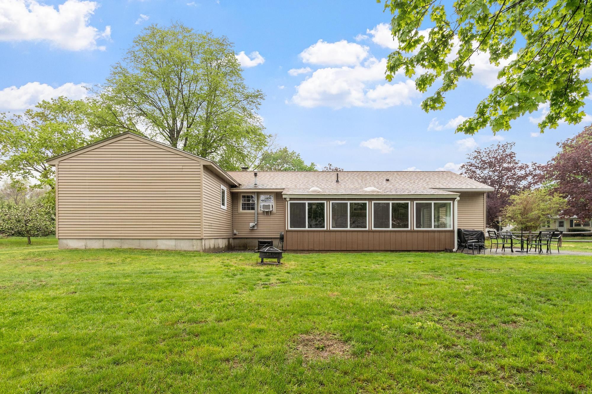 18 Iceland Cir, Keene, NH 03431