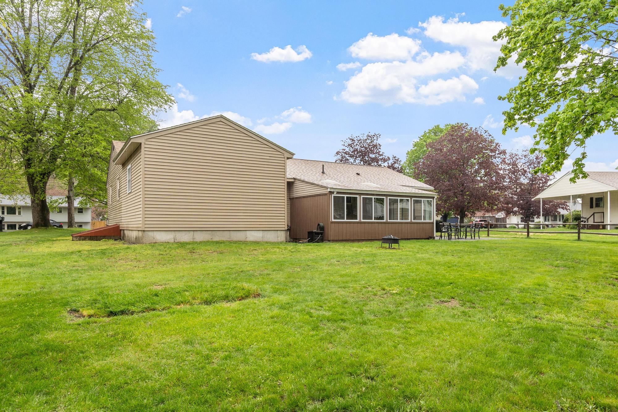 18 Iceland Cir, Keene, NH 03431