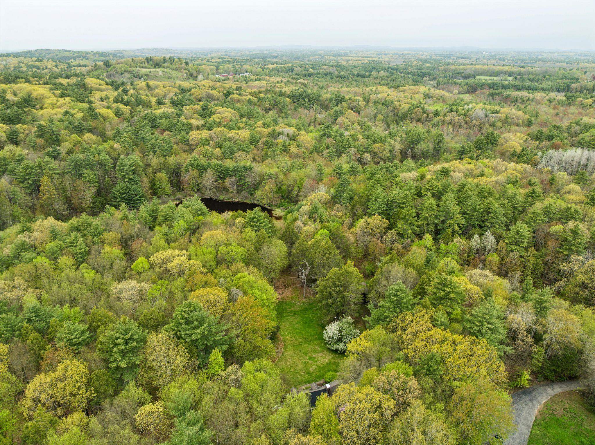 12 Hemlock Rd, Kensington, NH 03833