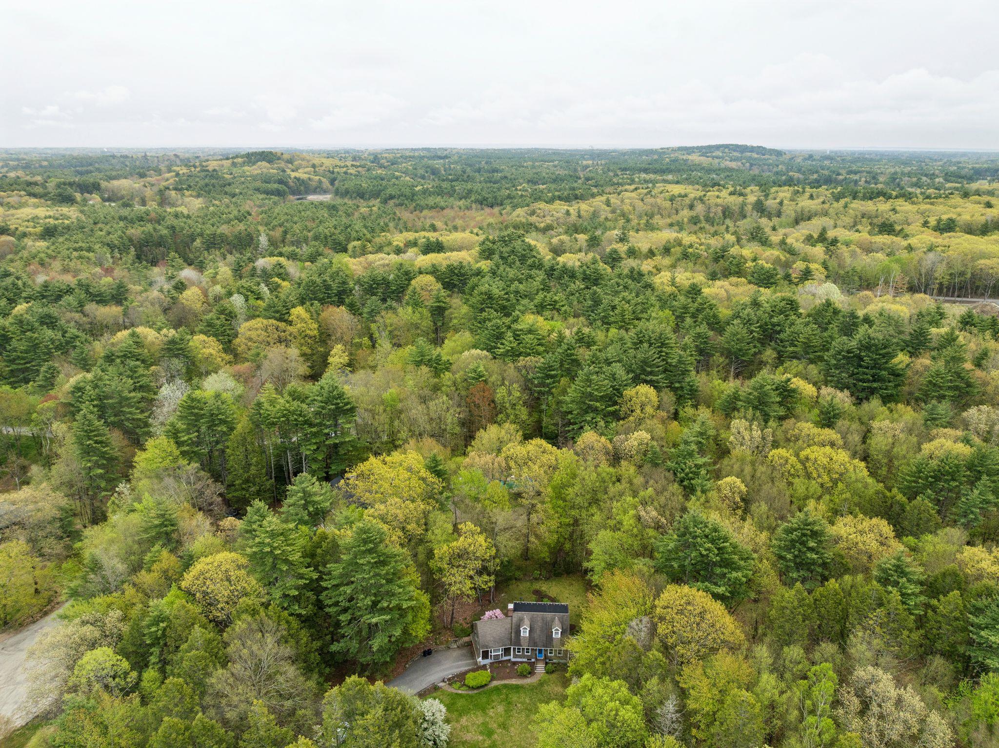 12 Hemlock Rd, Kensington, NH 03833