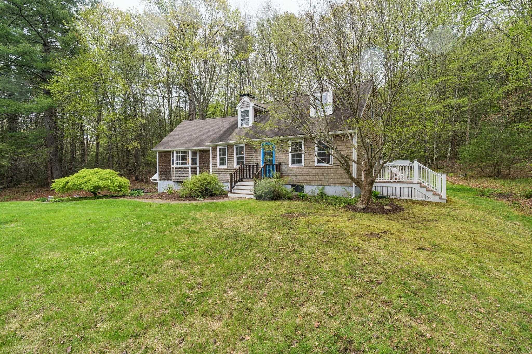 12 Hemlock Rd, Kensington, NH 03833