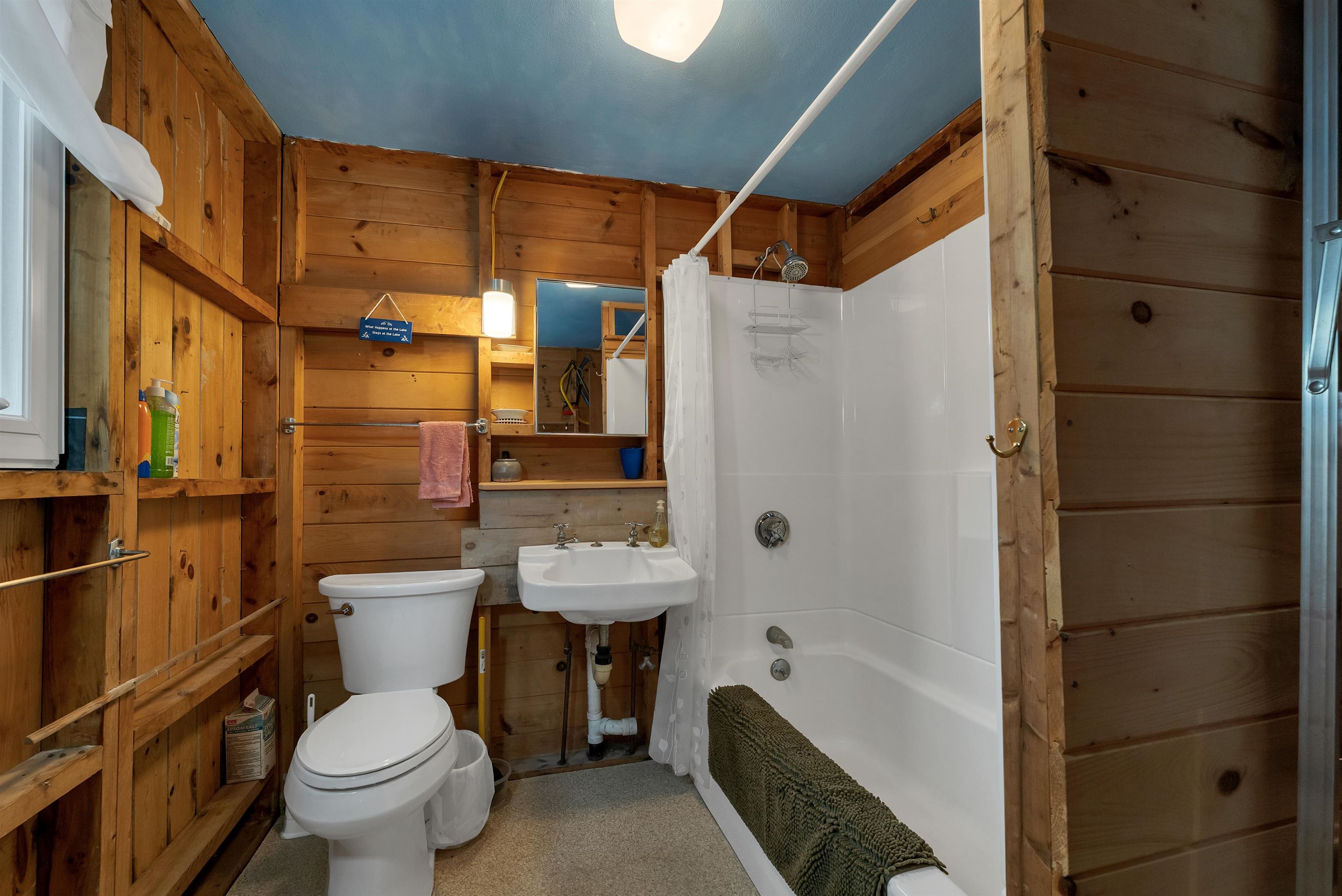 11 Owls Head Point Rd, New Durham, NH 03855