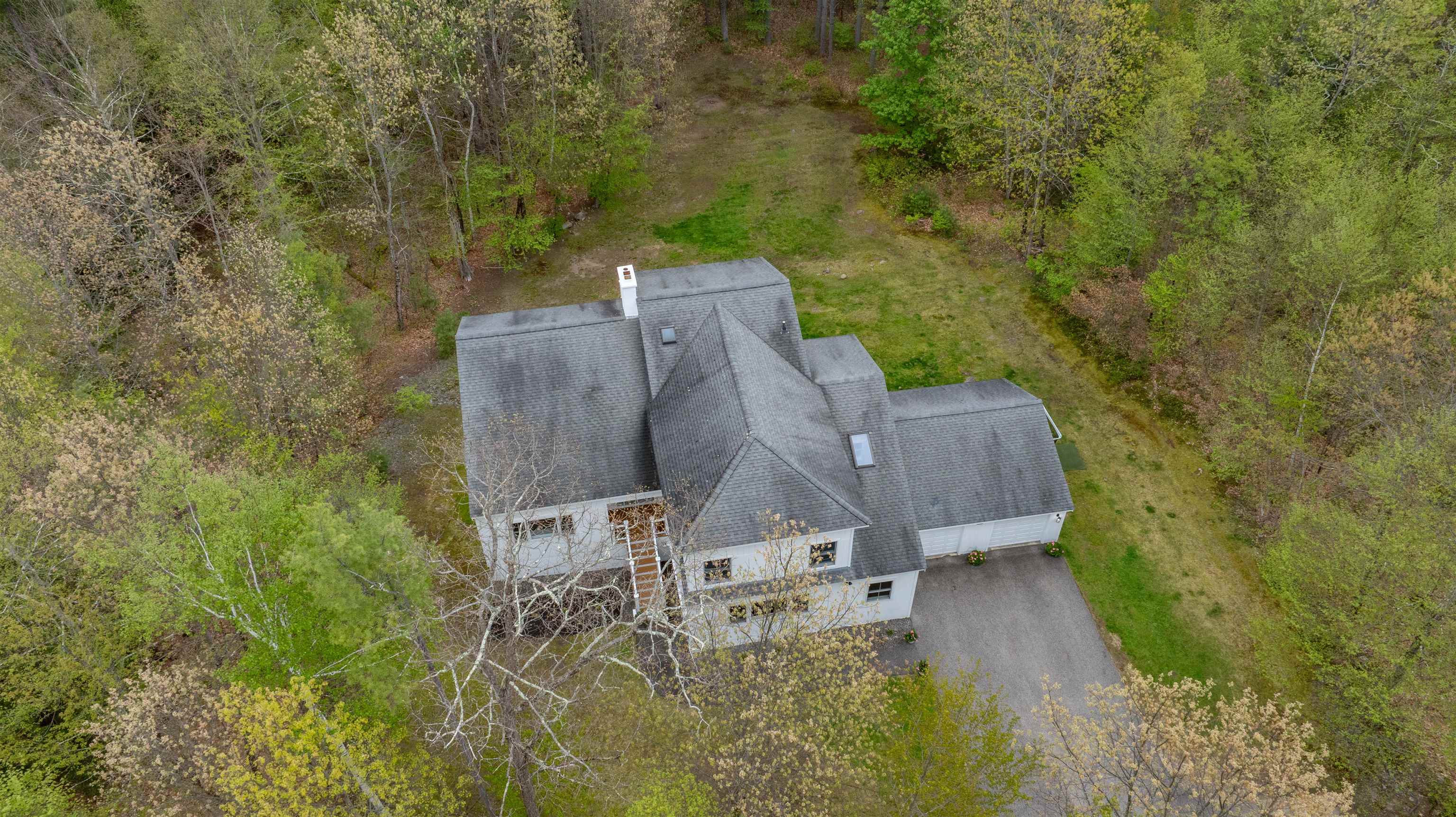 27 Pierce Ln, Hollis, NH 03049