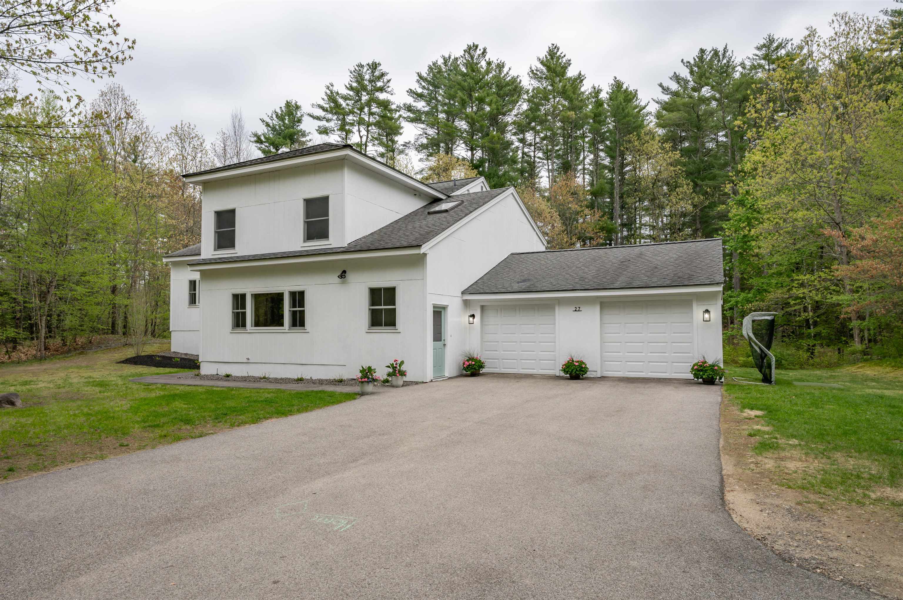 27 Pierce Ln, Hollis, NH 03049