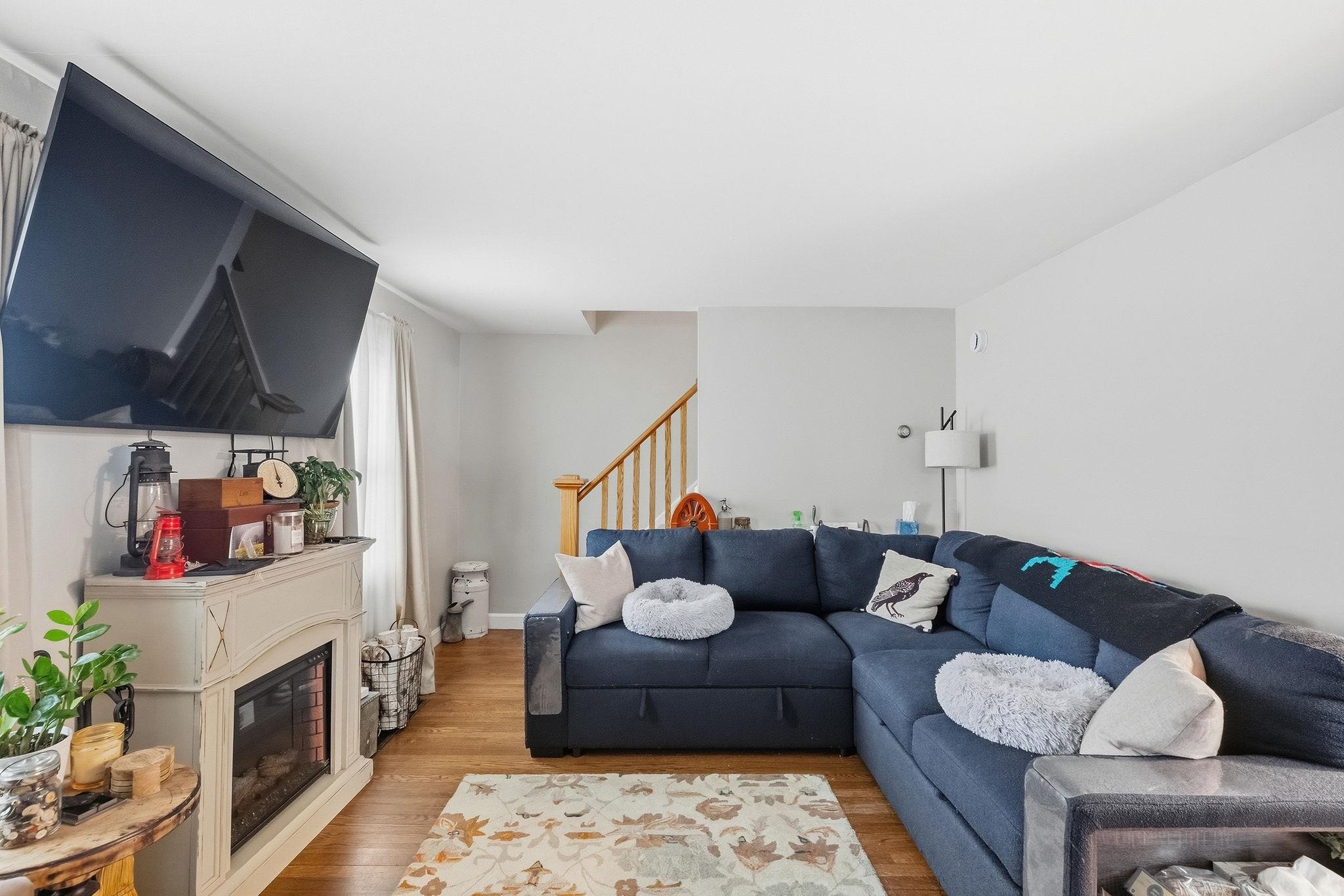 77 Merrow St, Manchester, NH 03104