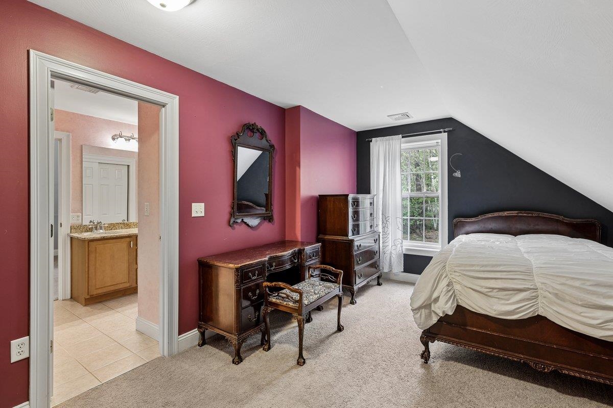 5 Millstone Ter, Bedford, NH 03110
