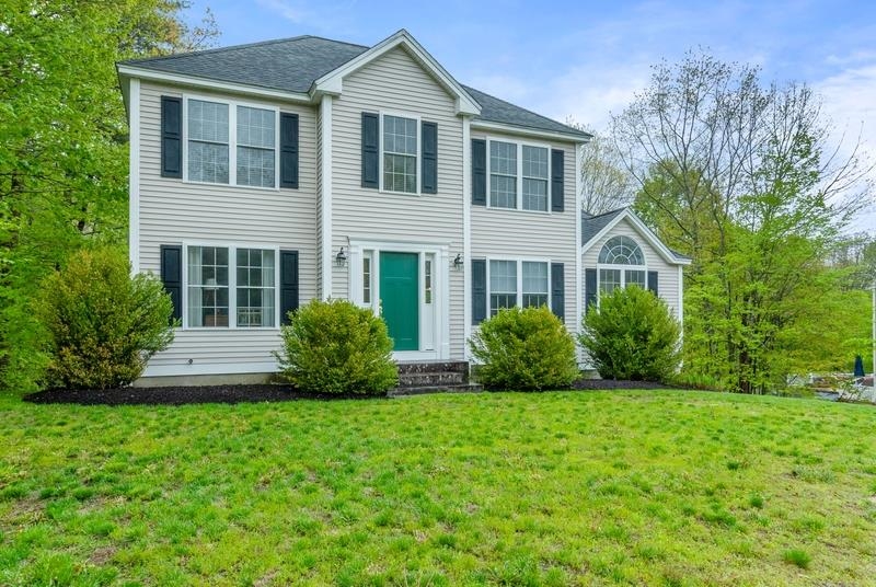 80 Ridgetop Ln, Henniker, NH 03242