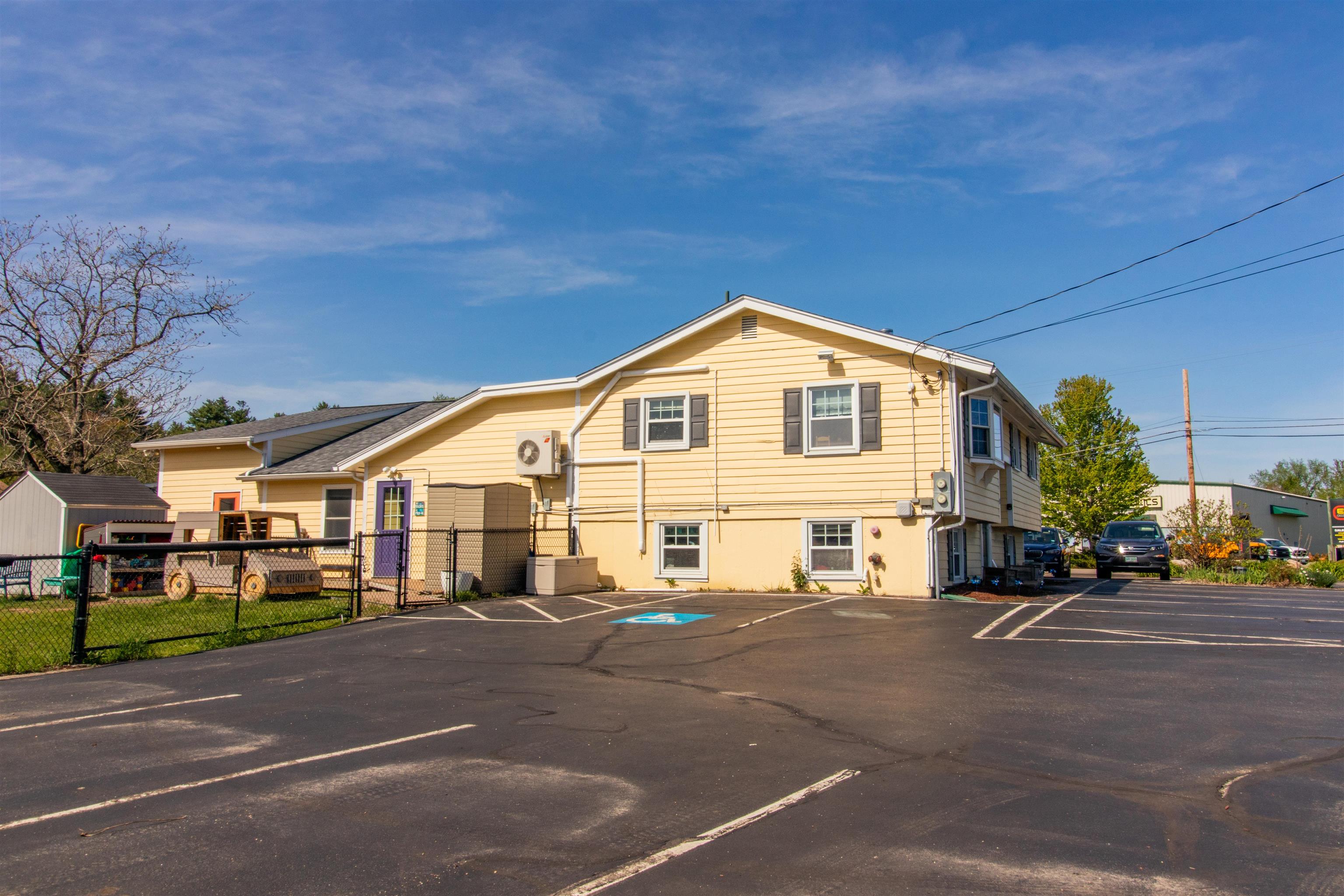352 Elm St, Milford, NH 03055