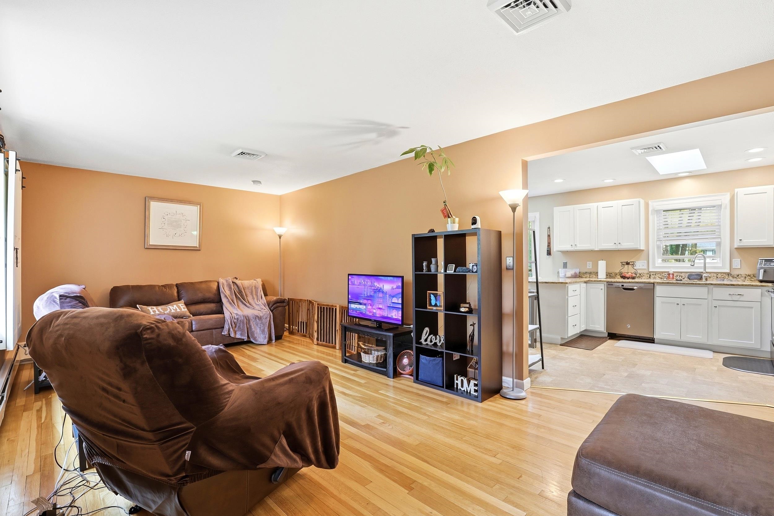 34 Beverly Dr, Manchester, NH 03104