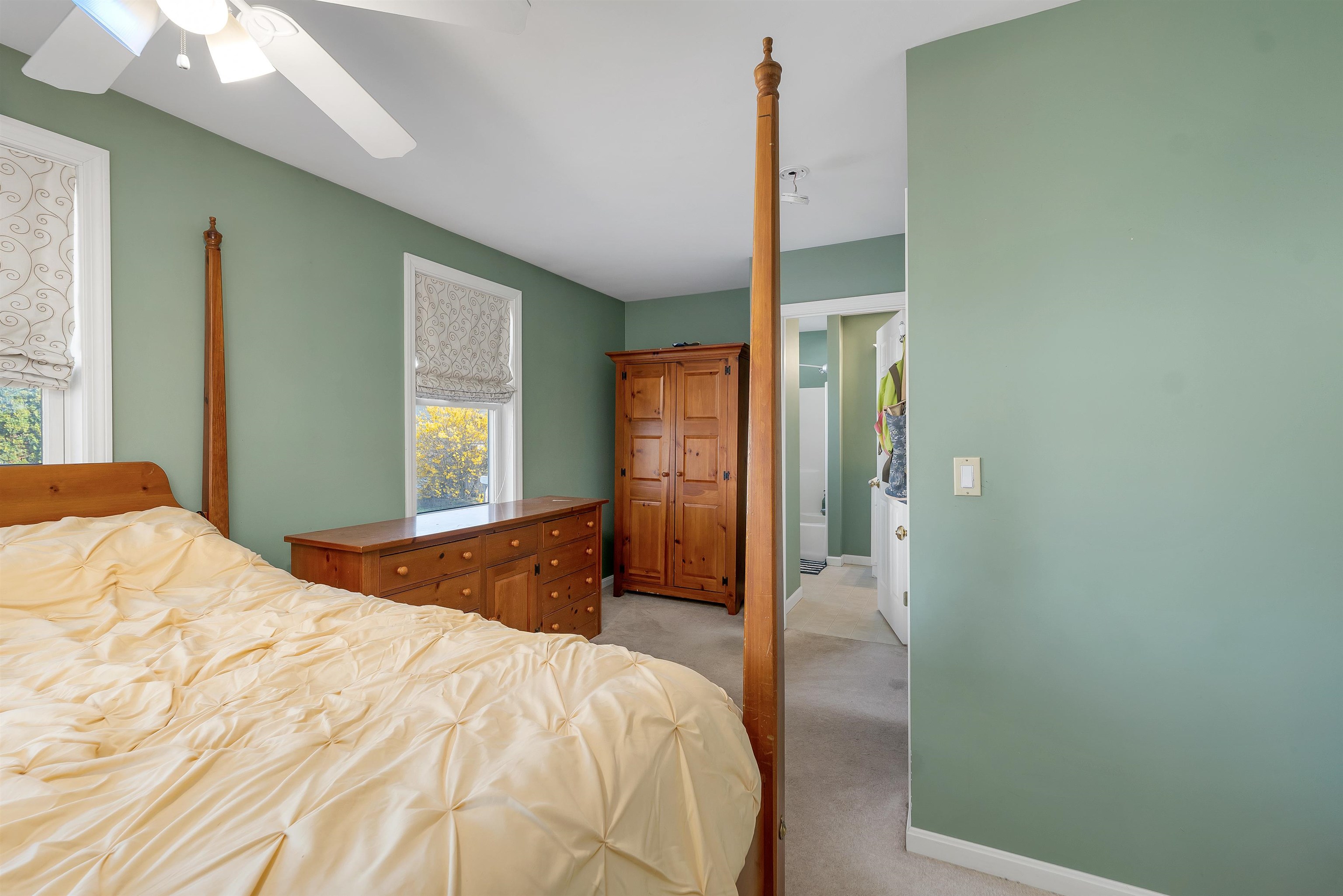 4 Viking St, Hampton, NH 03842