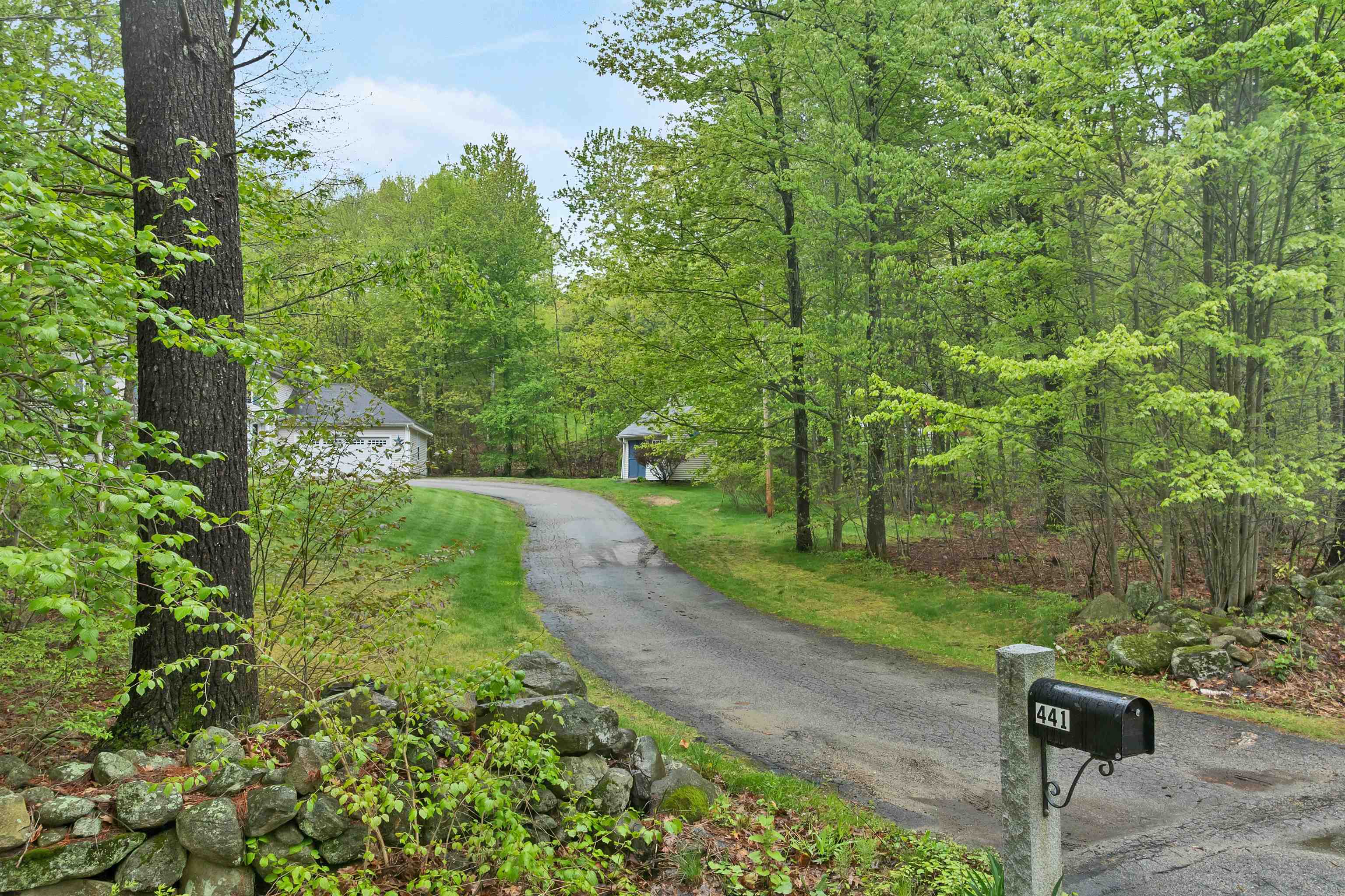 441 Ponemah Rd, Milford, NH 03055