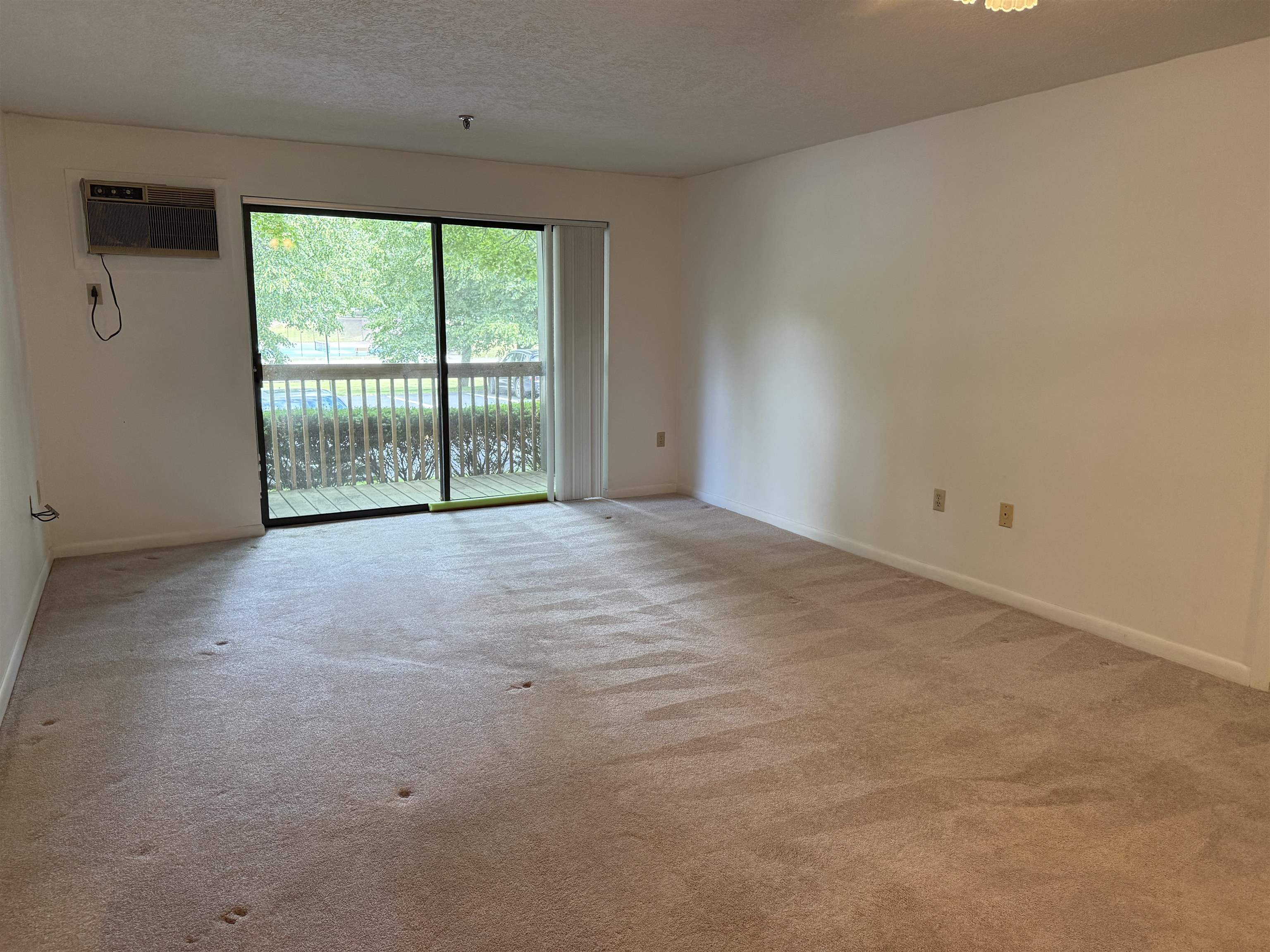 300 Candlewood Pk #314, Nashua, NH 03062