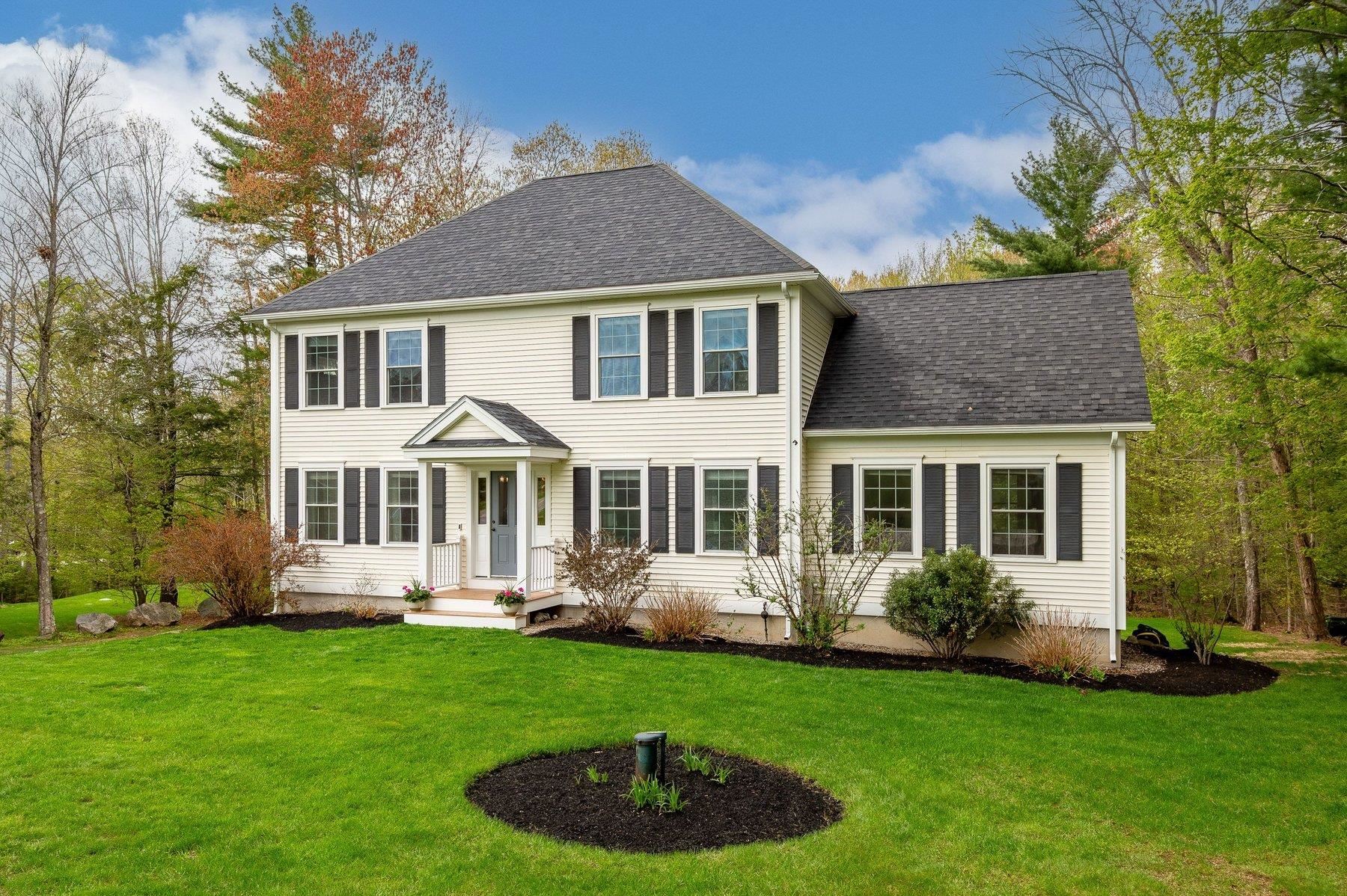 92 Ridgecrest Dr, Greenland, NH 03840