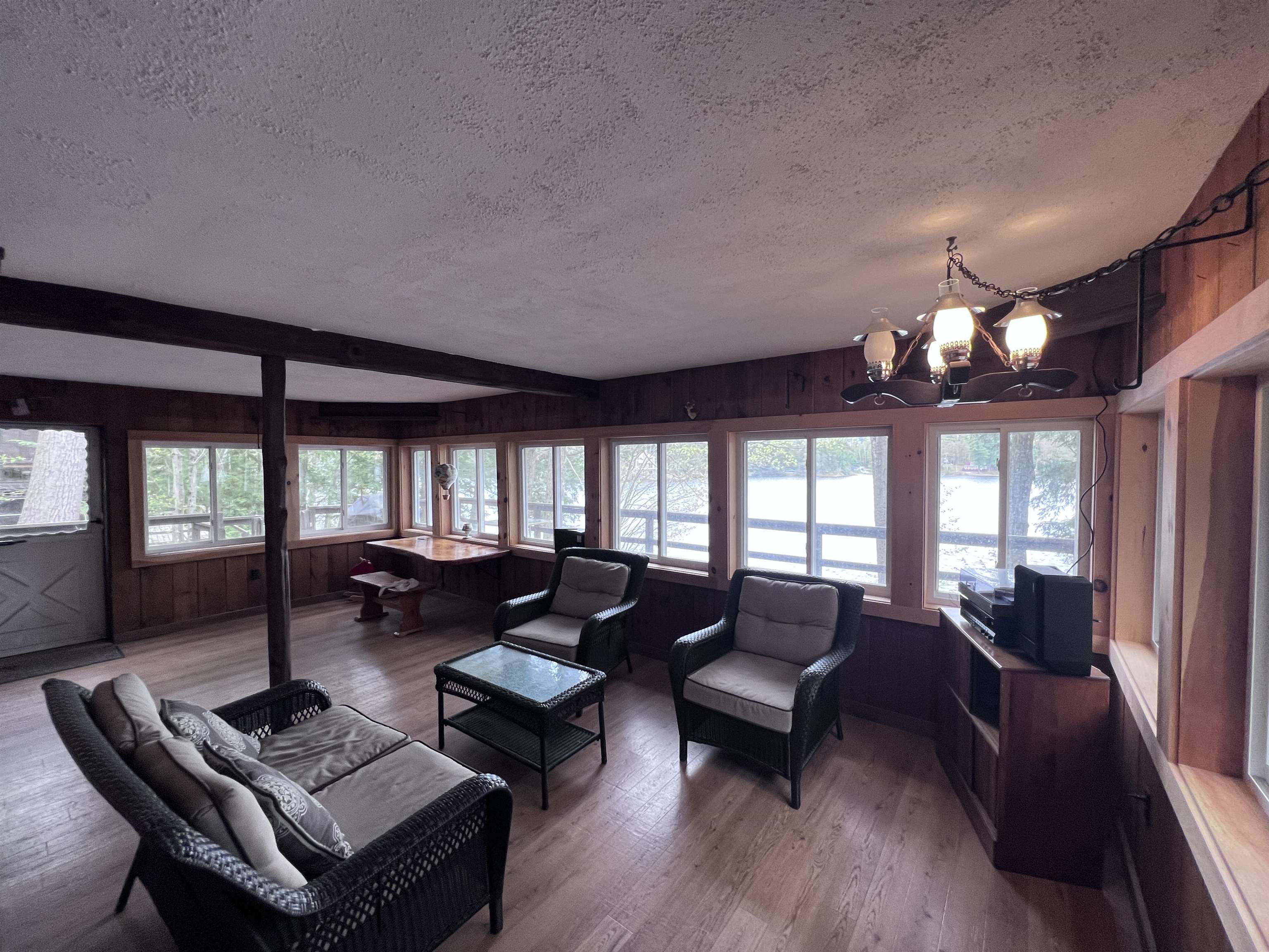 27 Hummingbird Ln, Hillsborough, NH 03244