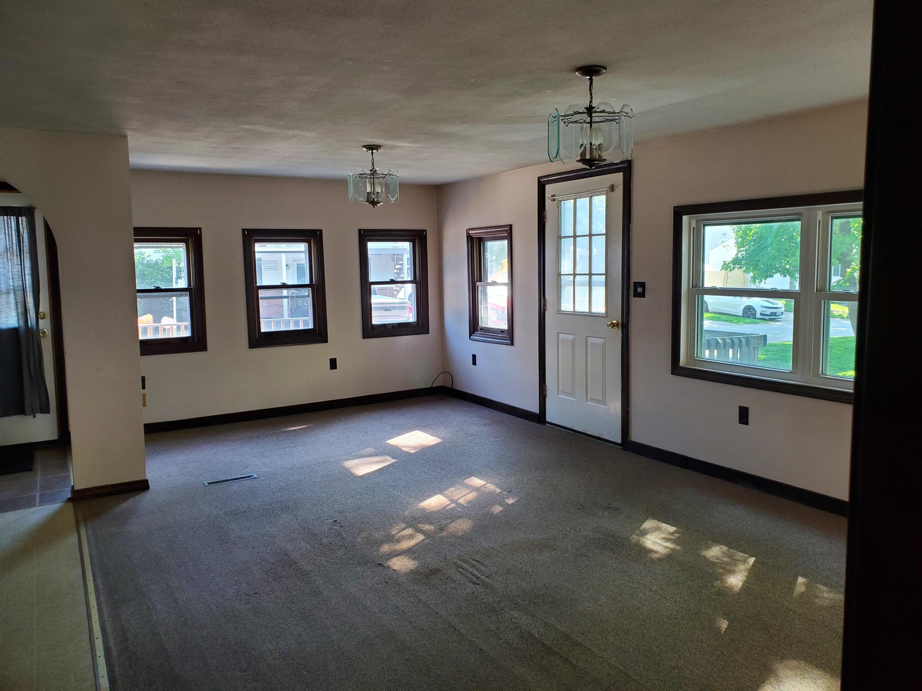10 Ash St, Hampton, NH 03842
