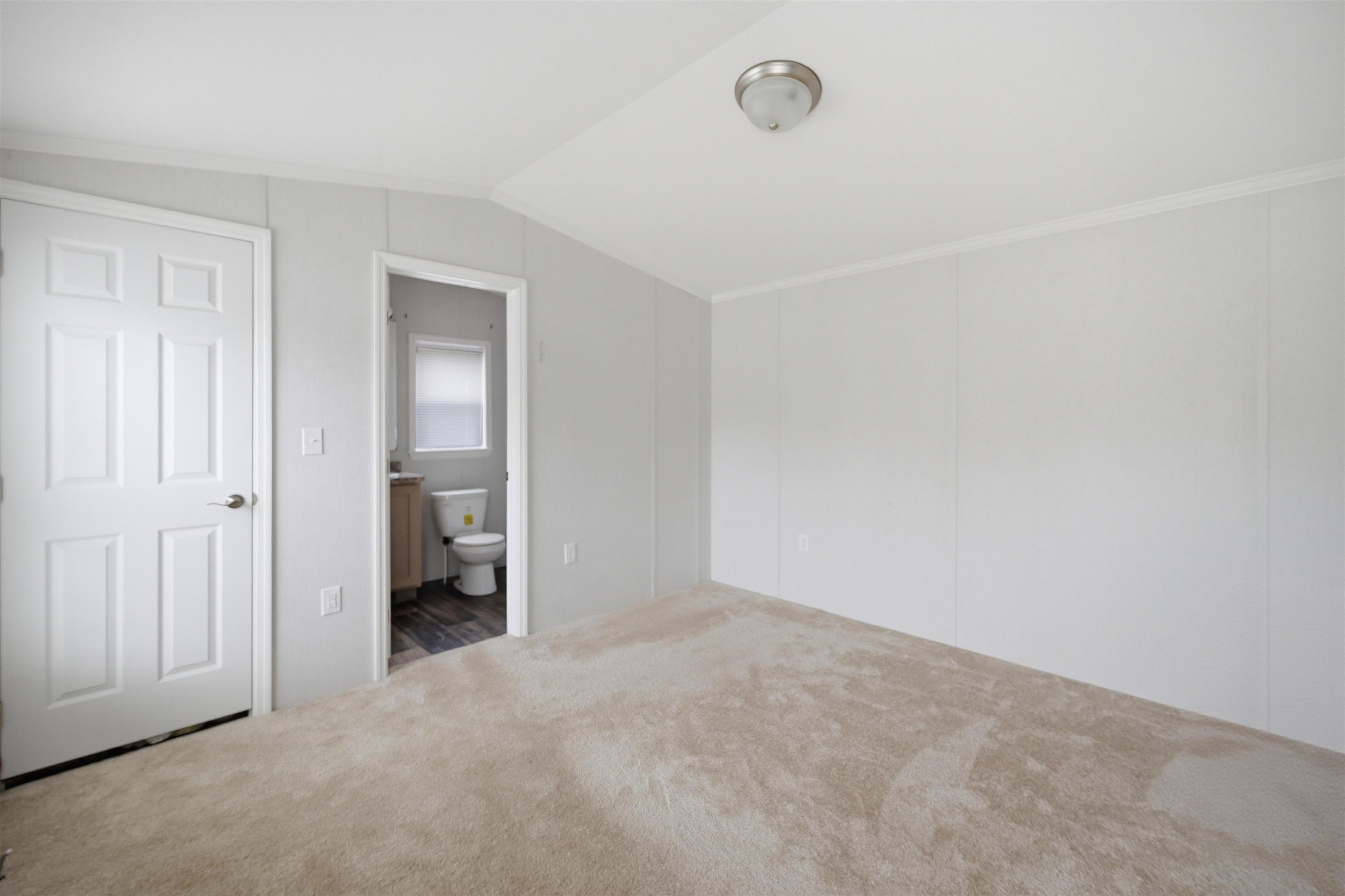 4 Roby Ln, Lee, NH 03861