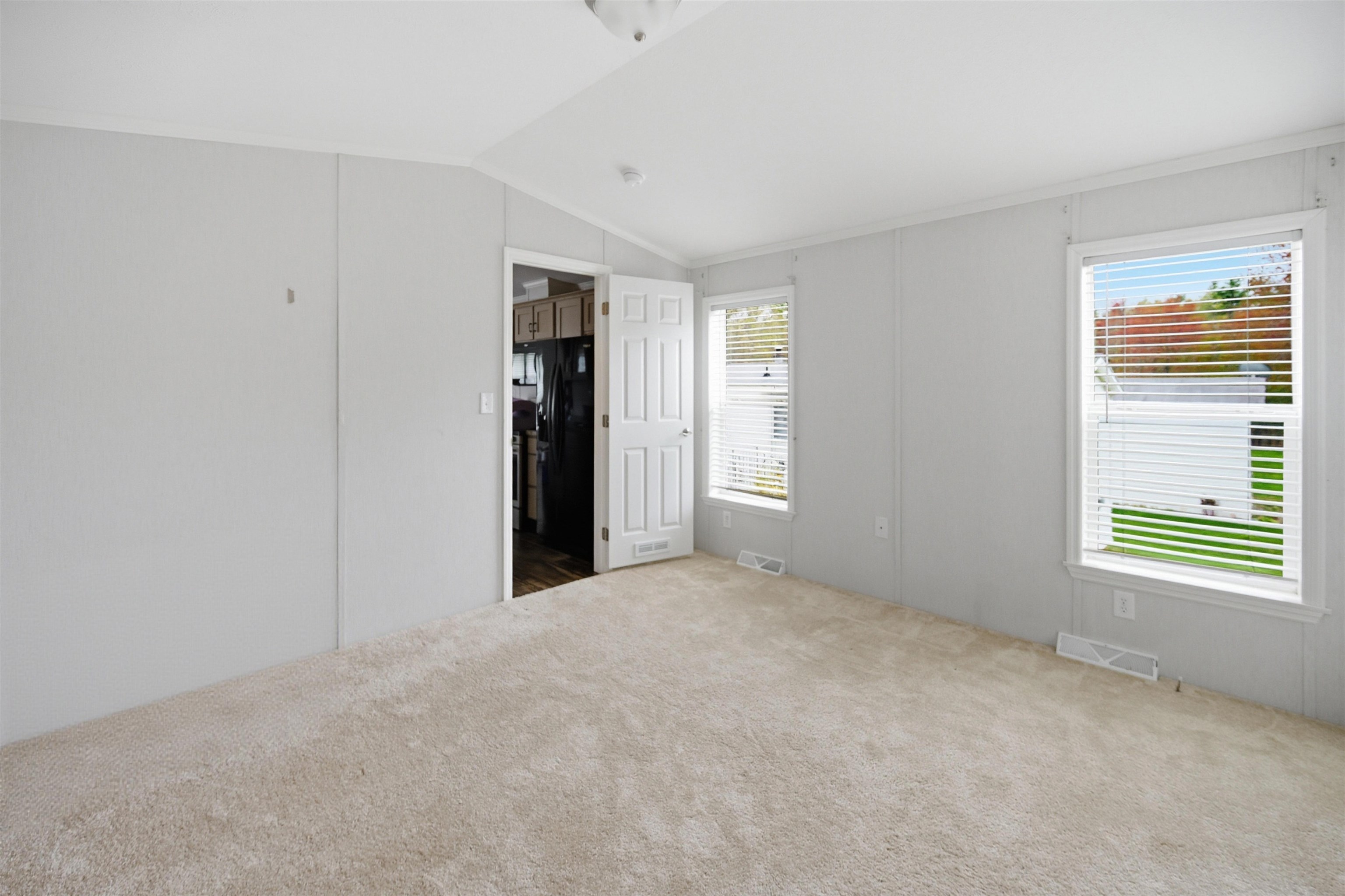 4 Roby Ln, Lee, NH 03861