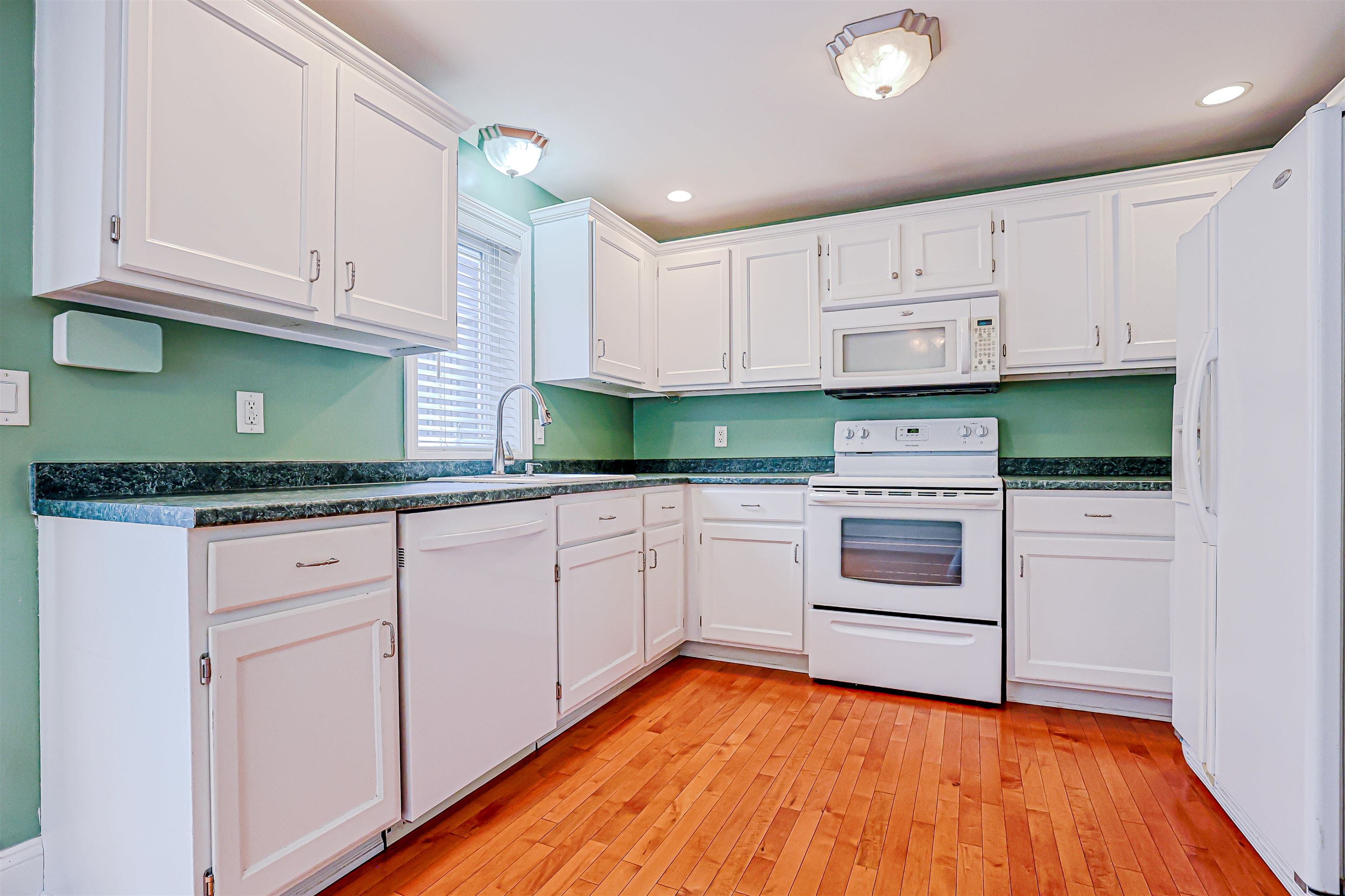 11 Valley West Way, Manchester, NH 03102