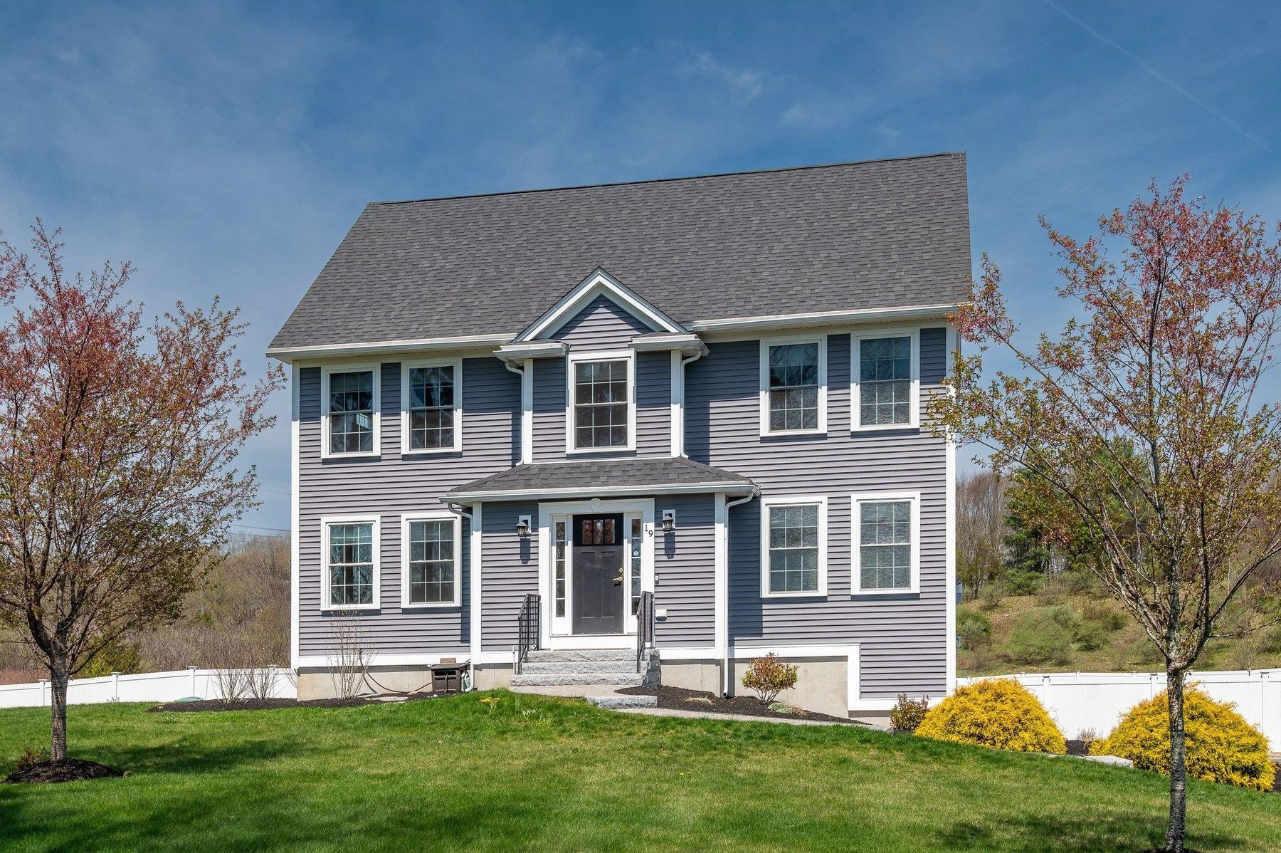 19 Lovering Rd, North Hampton, NH 03862