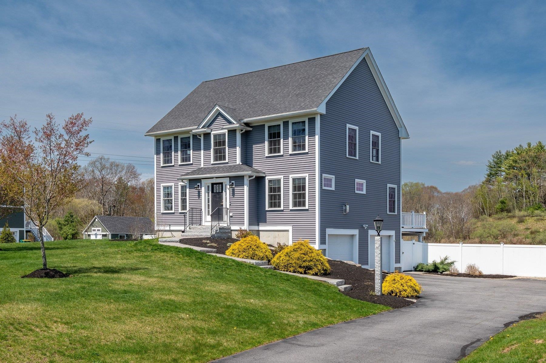 19 Lovering Rd, North Hampton, NH 03862